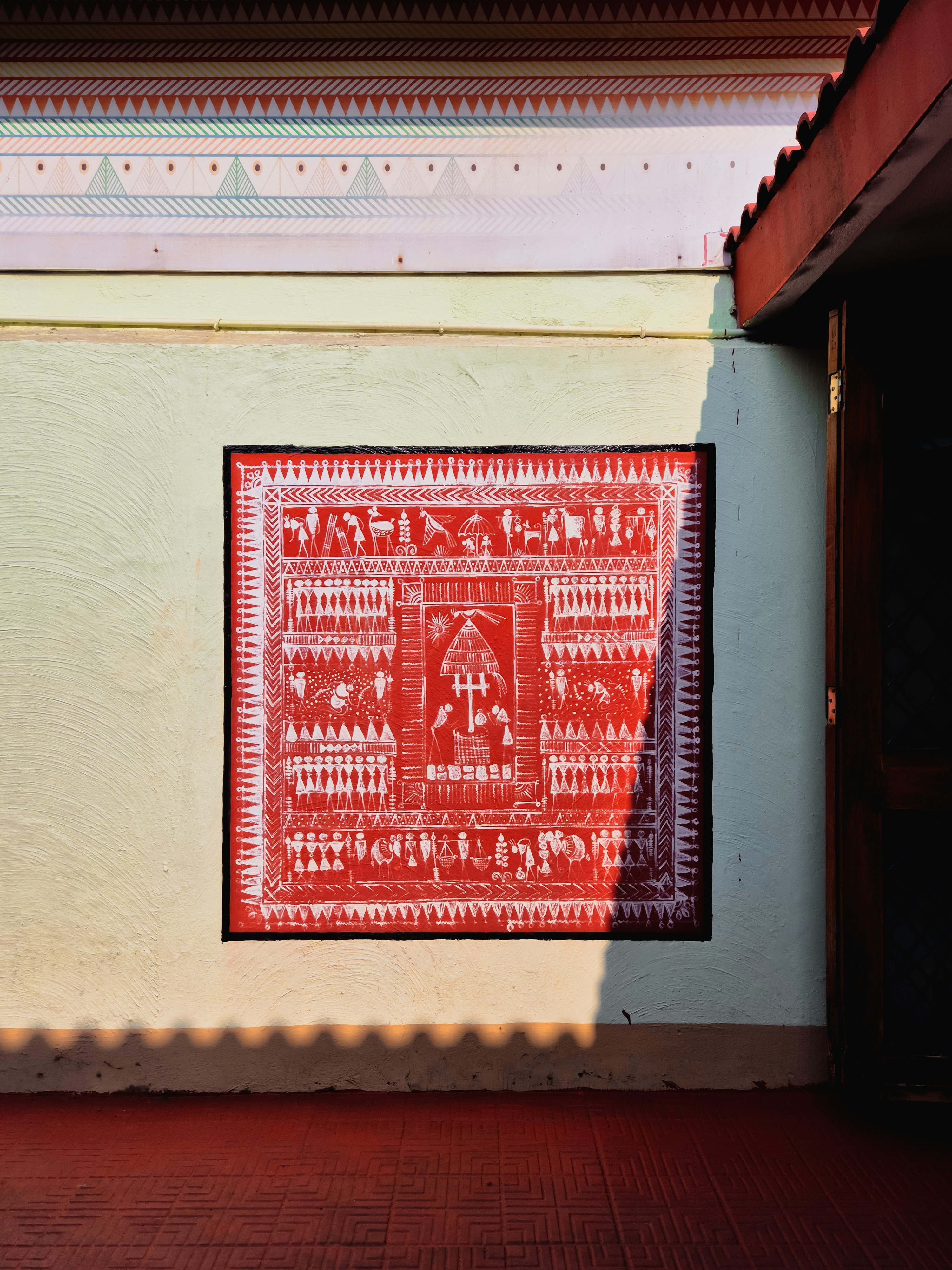 Arte folclórica tradicional indiana em uma parede