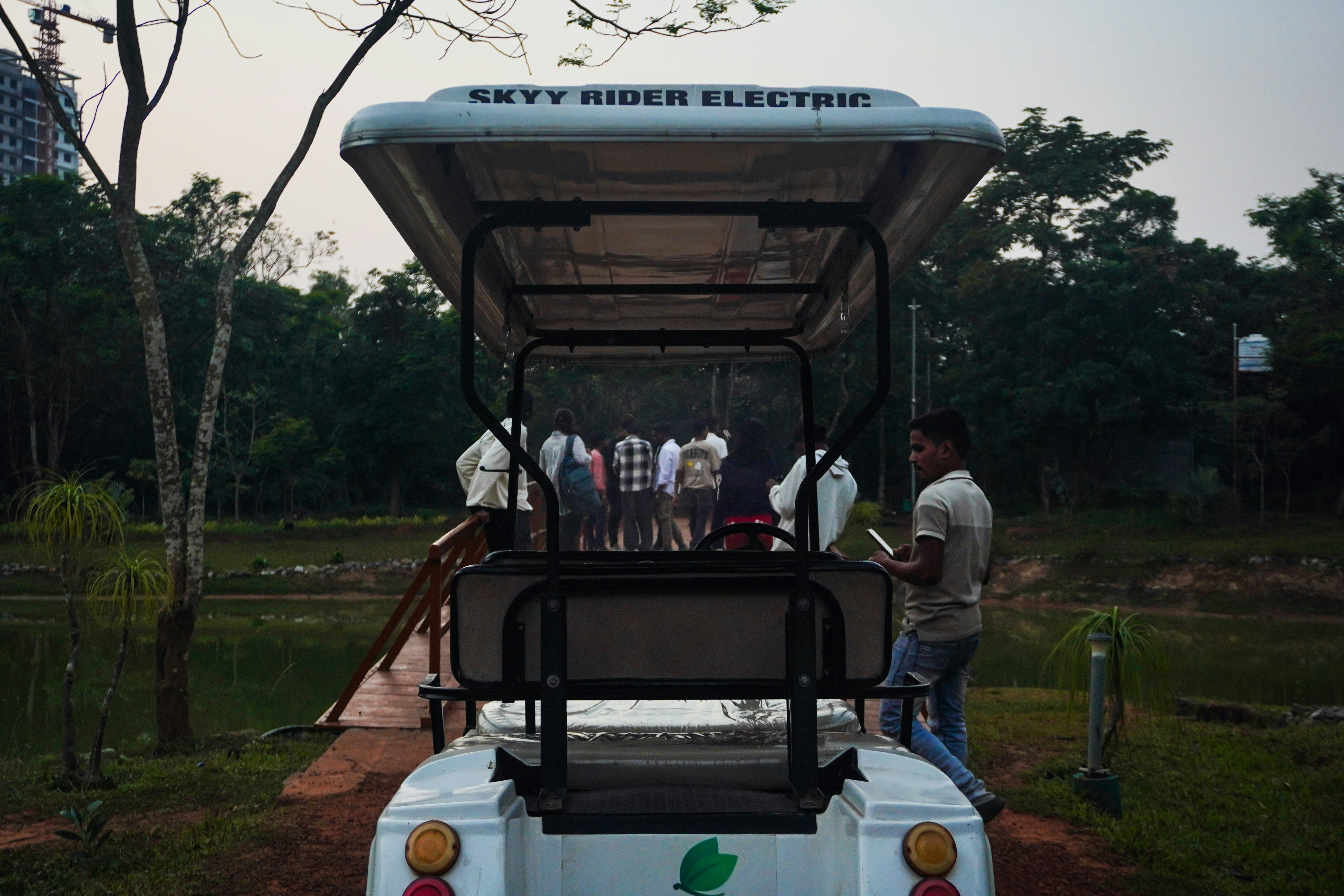 Community Solar Powers Ahead: Defying Federal Policy Headwinds in the EV Ecosystem