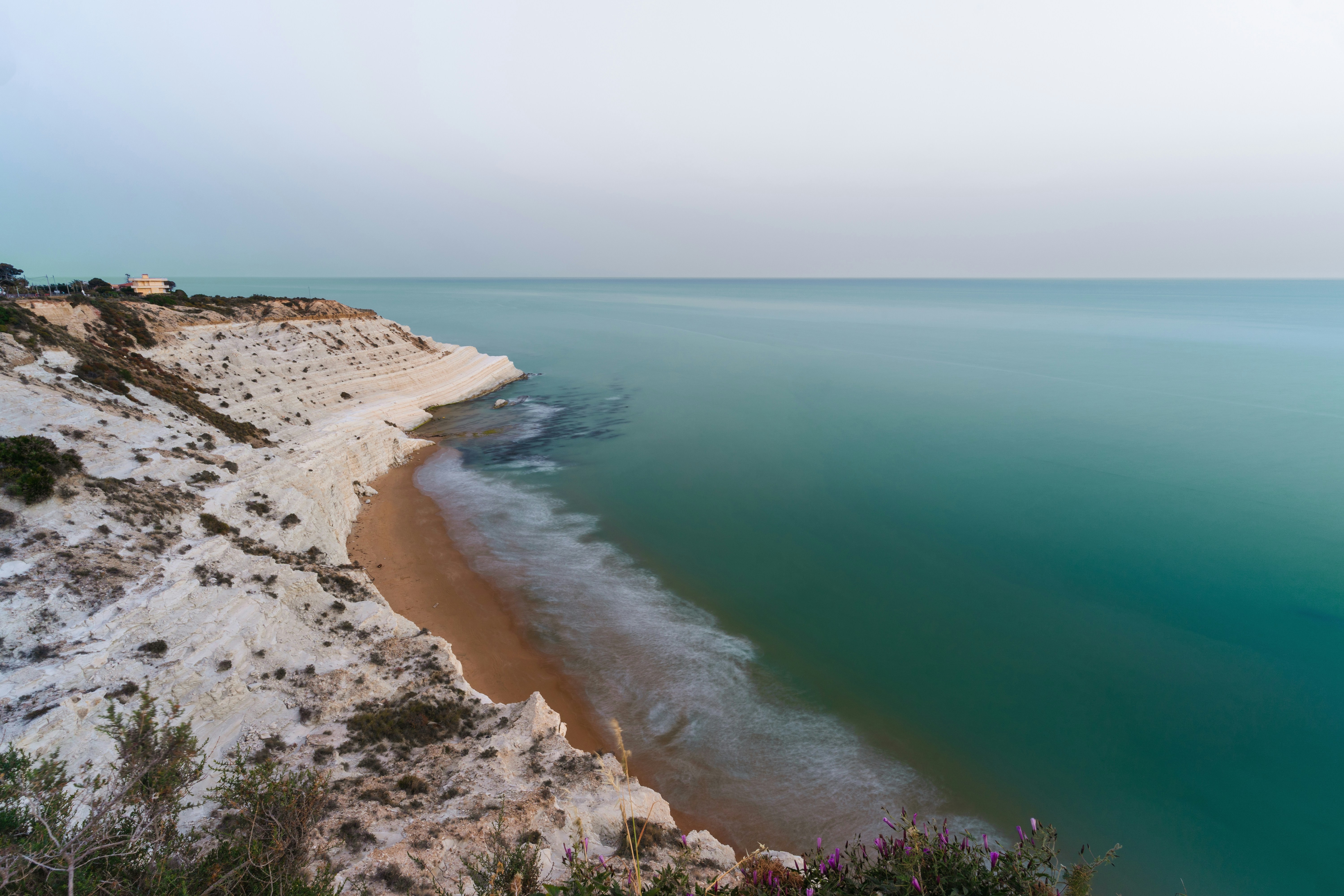 Stenbumlingar räddar Jonstorps kust – unikt skydd mot erosion!