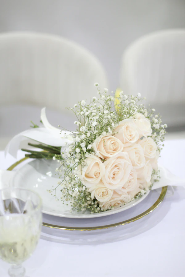 Composition florale de mariage aux tons chauds