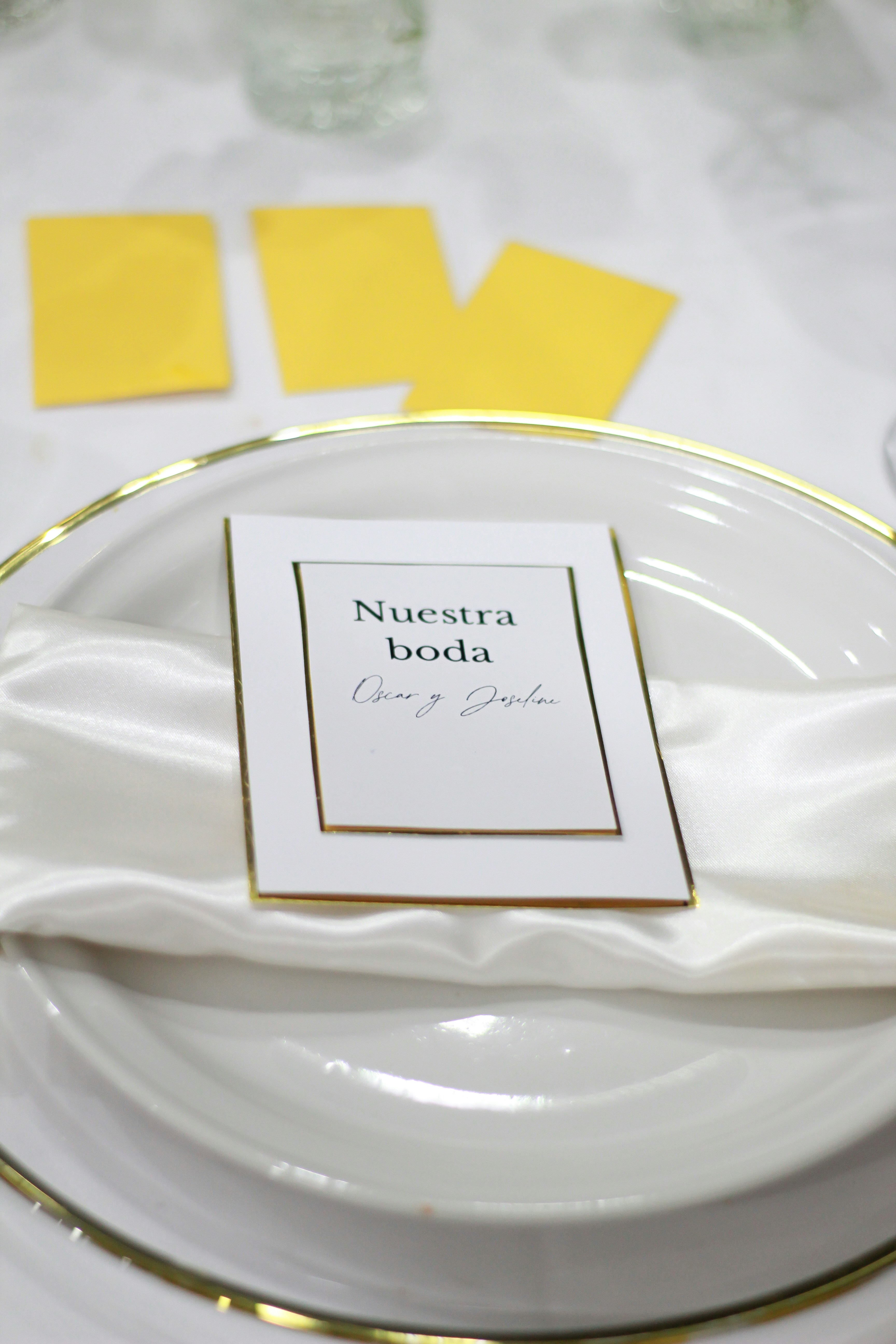 wedding invitation on table, ilustrasi artikel Save-the-Date Etiquette: When to Send for a Stress-Free Wedding Plan 1