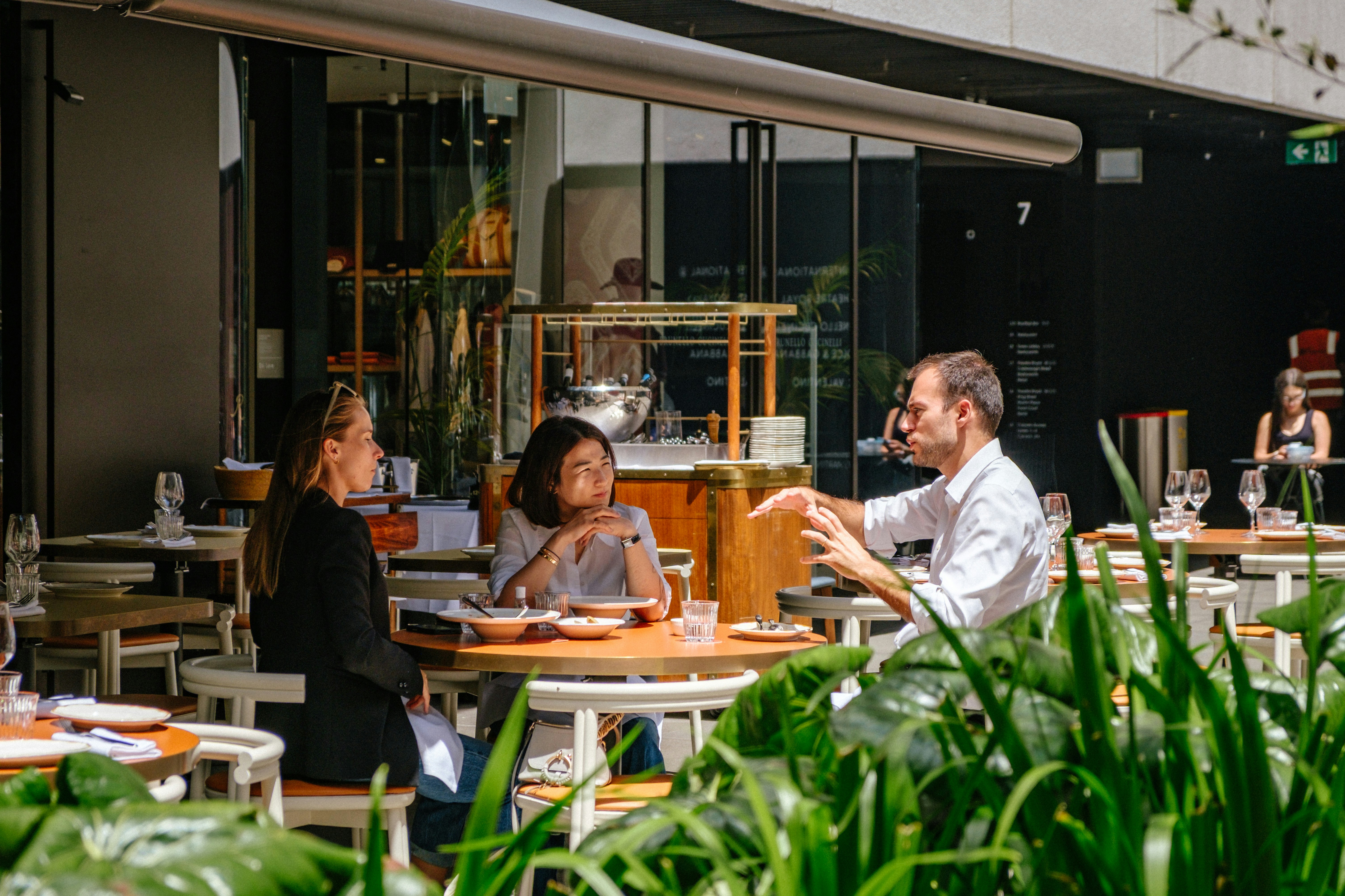 https://images.unsplash.com/photo-1764391807640-a04554cbb166?ixid=M3w2MjYzNjJ8MHwxfHNlYXJjaHw1fHxyZXN0YXVyYW50JTIwZ3JvdXB8ZW58MHwwfHx8MTc3OTgxNTIwOHww&ixlib=rb-4.1.0