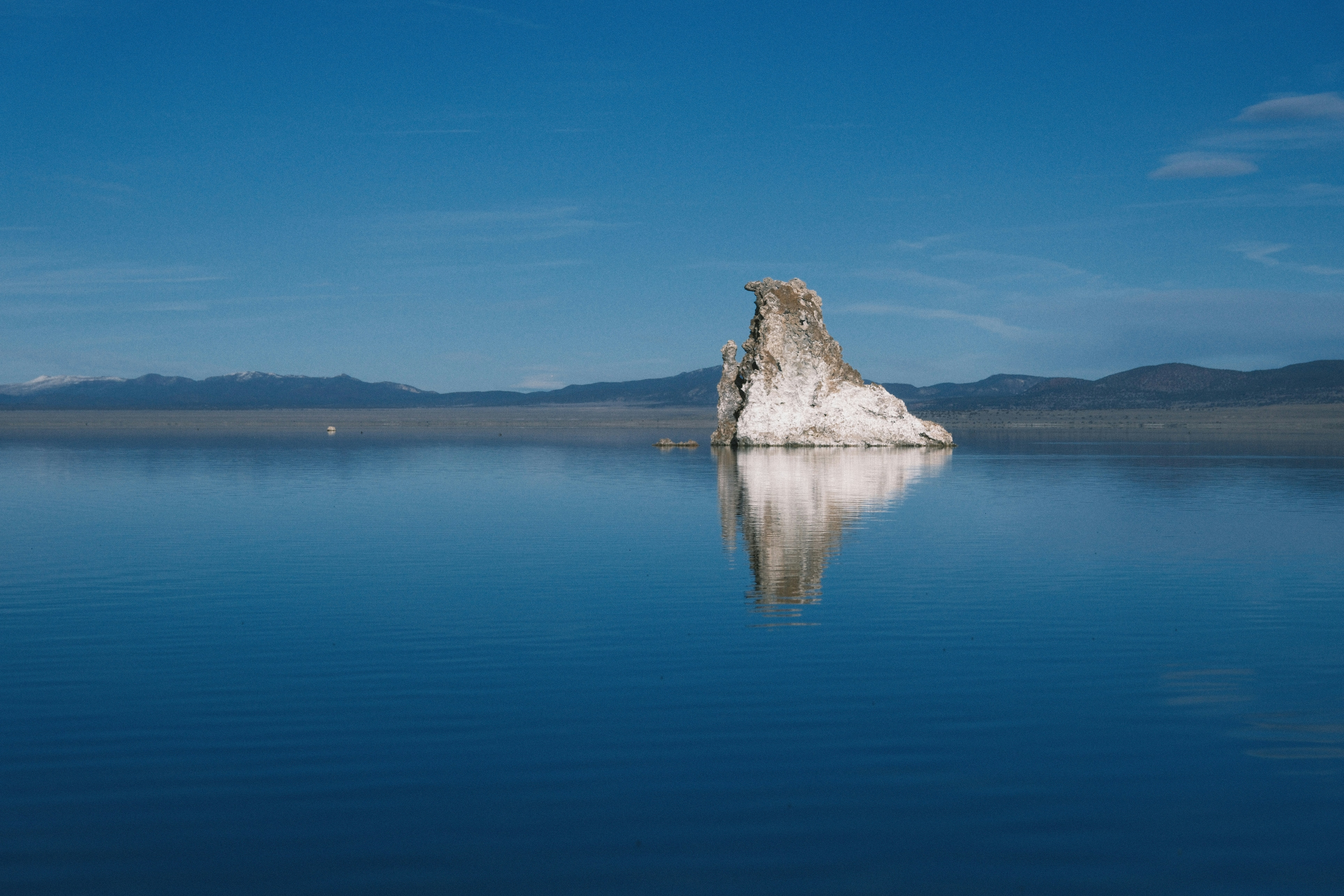 The Chemistry Behind Mono Lake's Extreme Waters - Mono Lake tufa towers