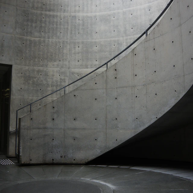 Curving concrete staircase in a modern building