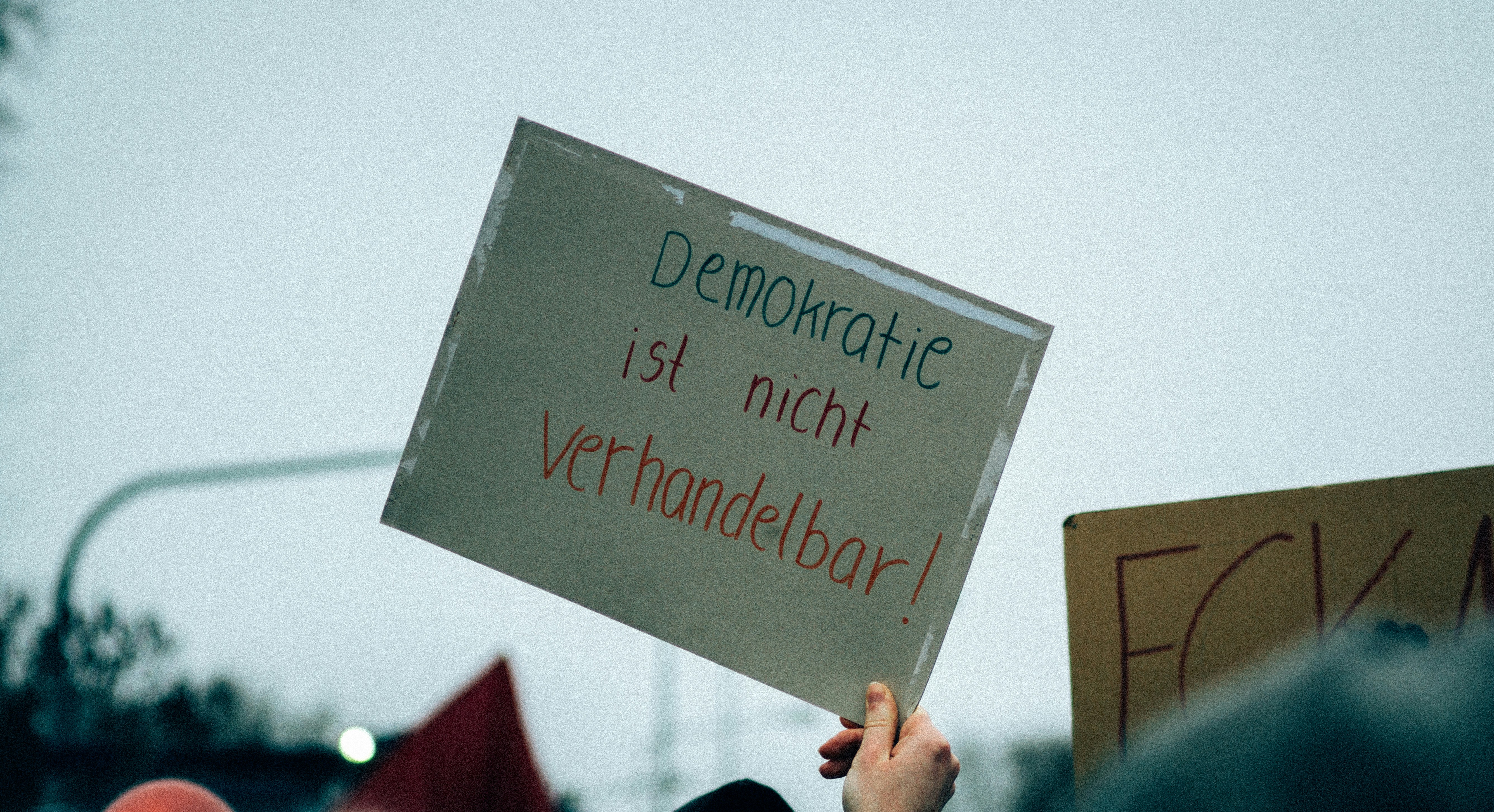 Demonstrationen und Proteste in Gießen, Deutschland gegen die Gründung der neuen rechtsextremistischen AfD Jugendorganisation