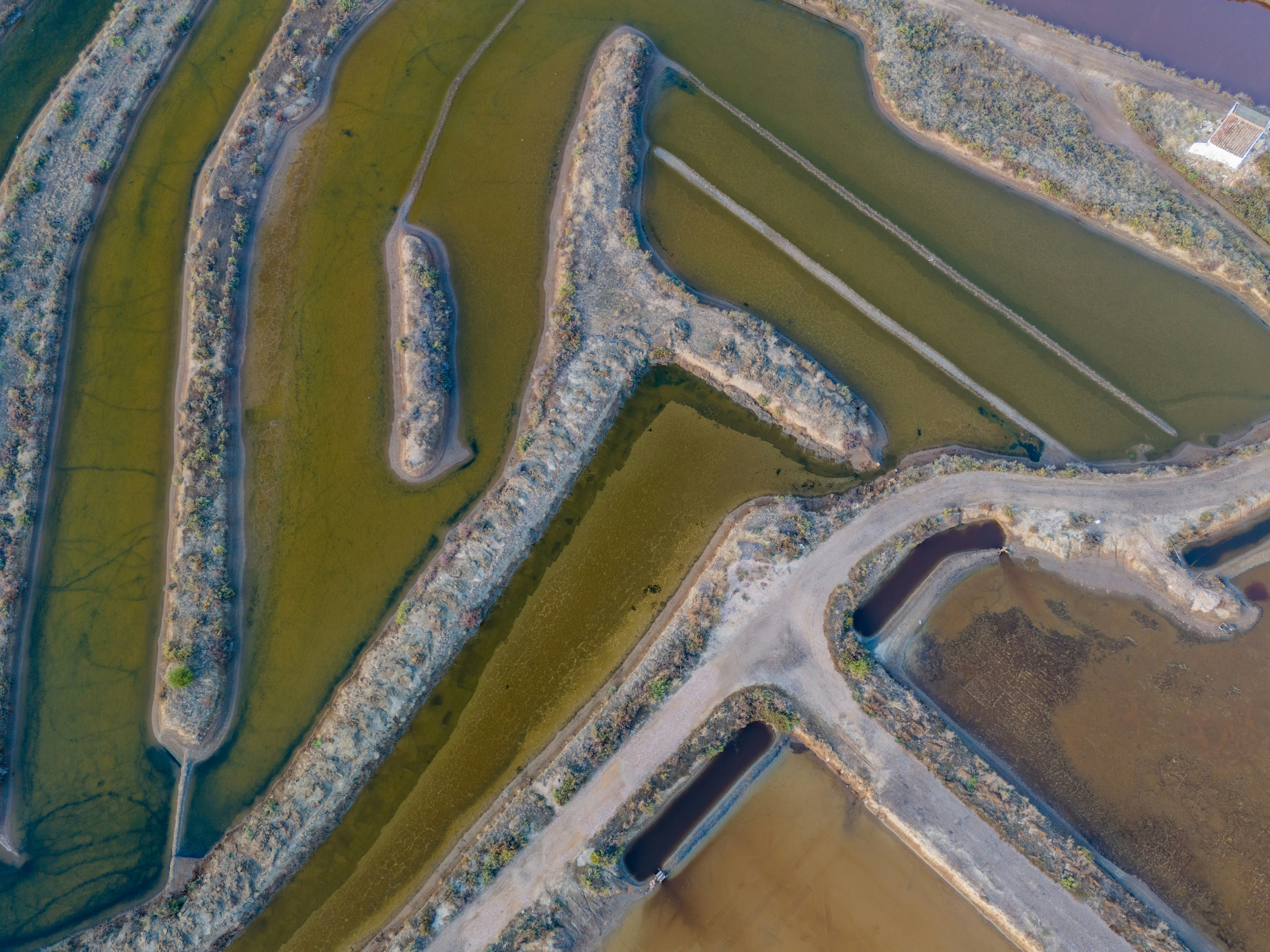 水路のある農地の空撮図。