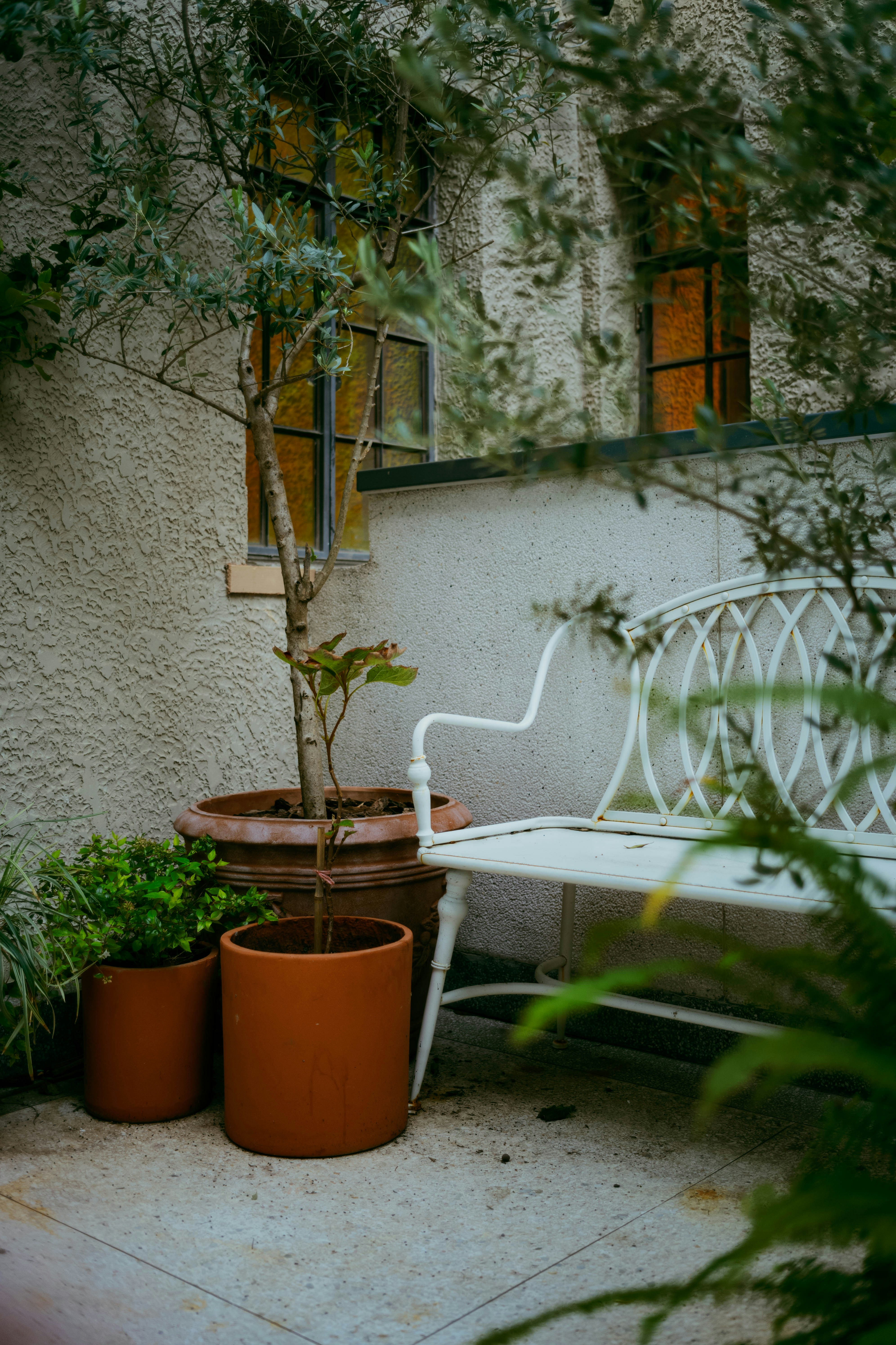outdoor reading nook, wallpaper, Outdoor Bookshelves: Unique & Traditional Designs 4