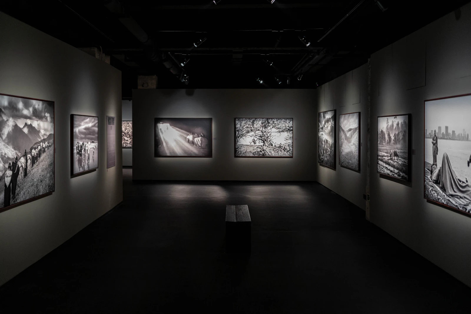 Arches on Columbus, Aperture Opens a Free Gallery and Bookstore
