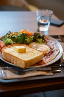 A delicious breakfast plate with toast, egg, and bacon