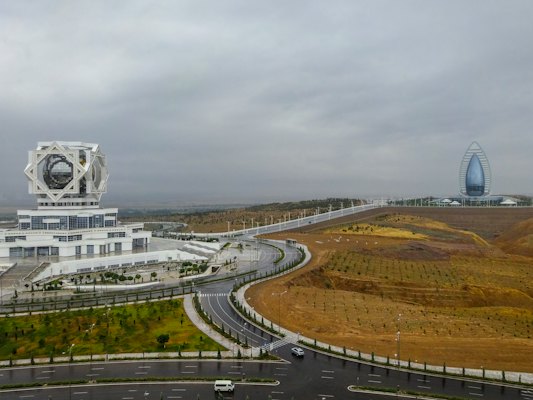 Modern architectural buildings on a cloudy day — Ashgabat, Turkmenistan