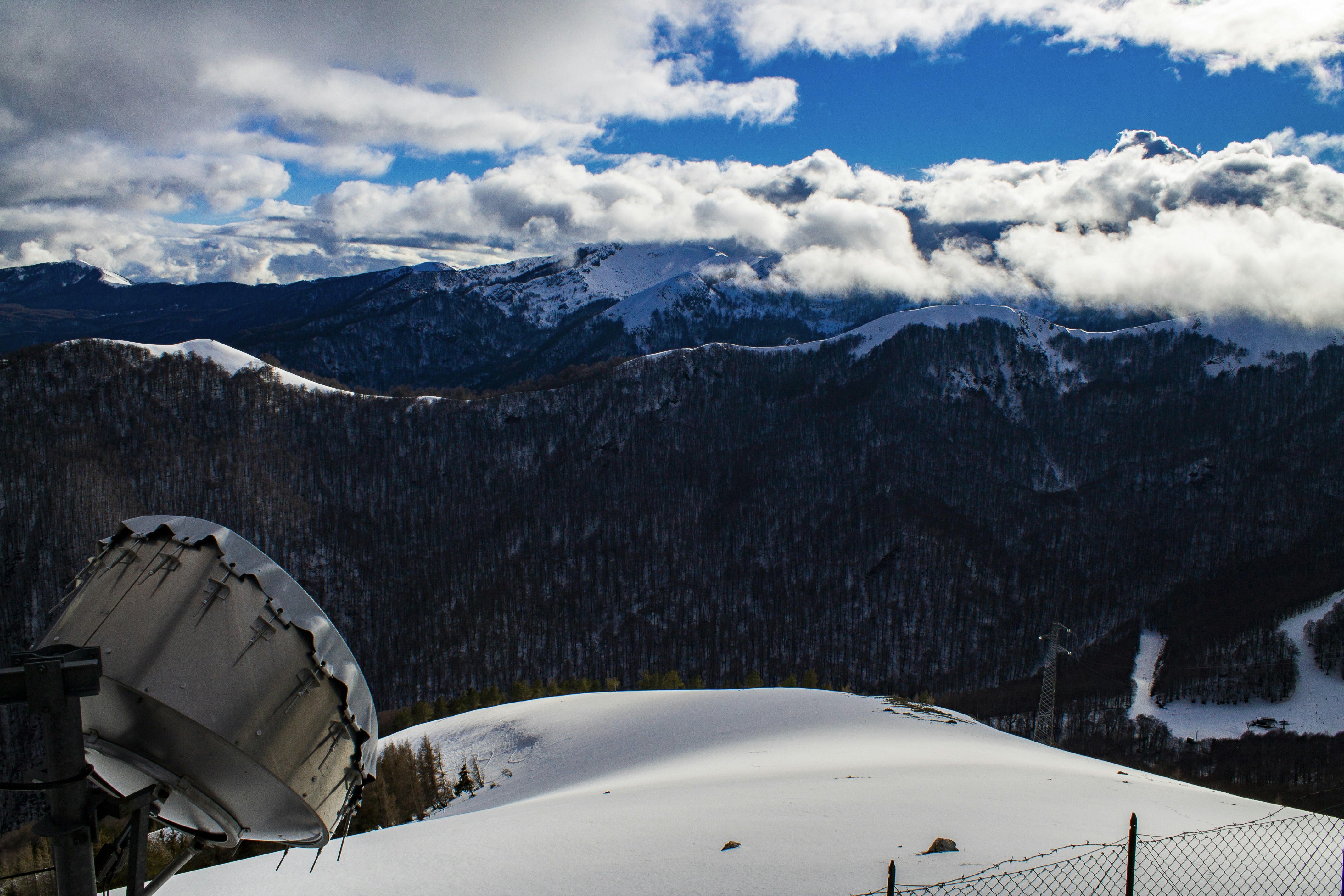 satellite view remote landscape, ilustrasi artikel Stay Found: Choosing the Best GPS Tracker for Remote Adventures 6