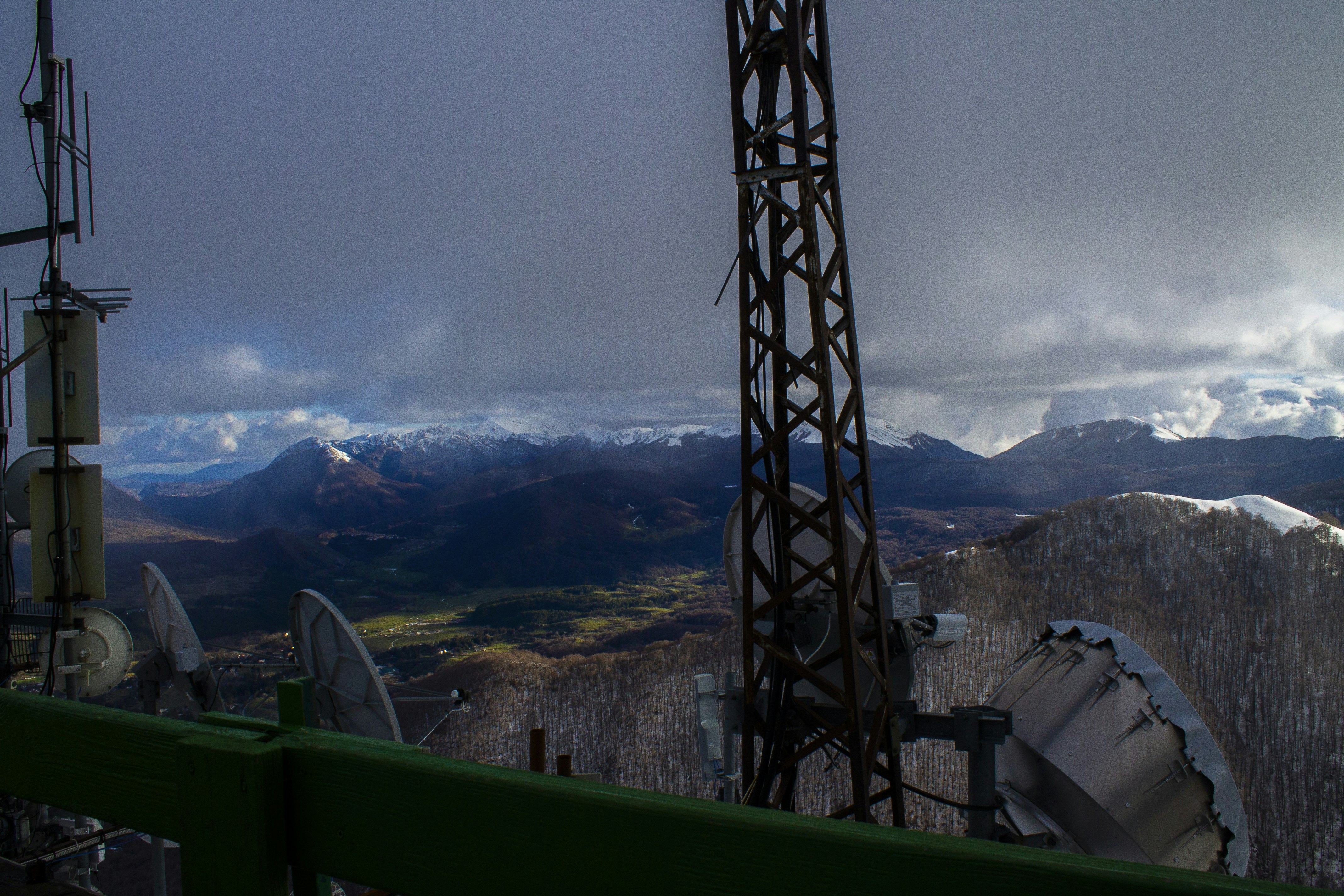 satellite view remote landscape, ilustrasi artikel Stay Found: Choosing the Best GPS Tracker for Remote Adventures 5