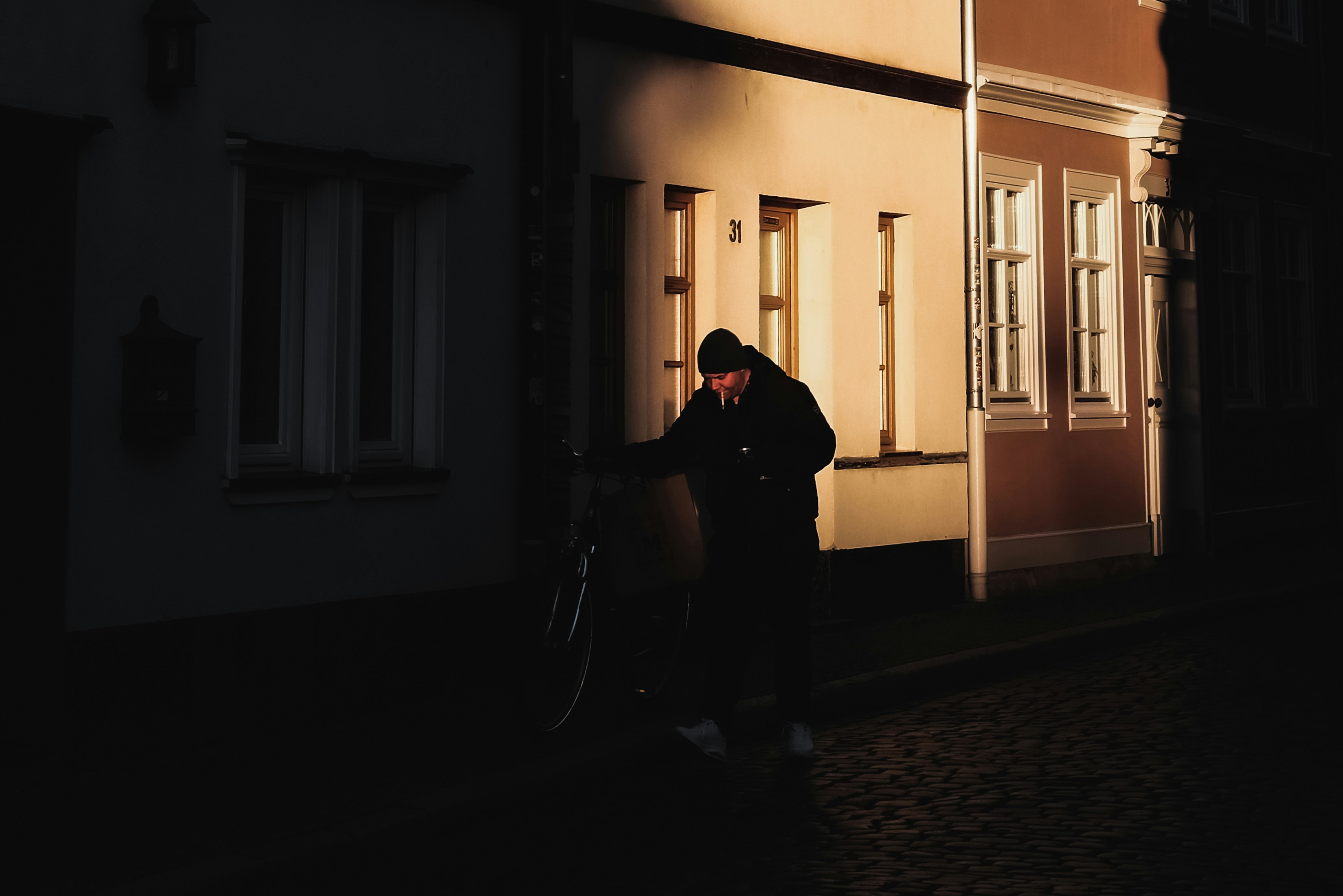 500 Followers, Zero Friends: How Social Media Quietly Hollowed Out Your Social Life