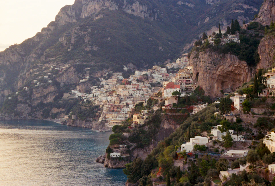 Casas de Positano sobre as falésias da Costa Amalfitana
