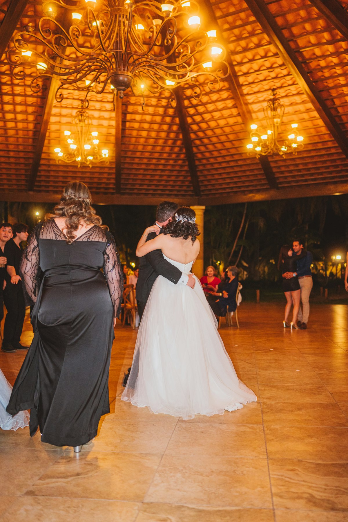 Première danse des mariés, DJ mariage à Toulon dans le Var