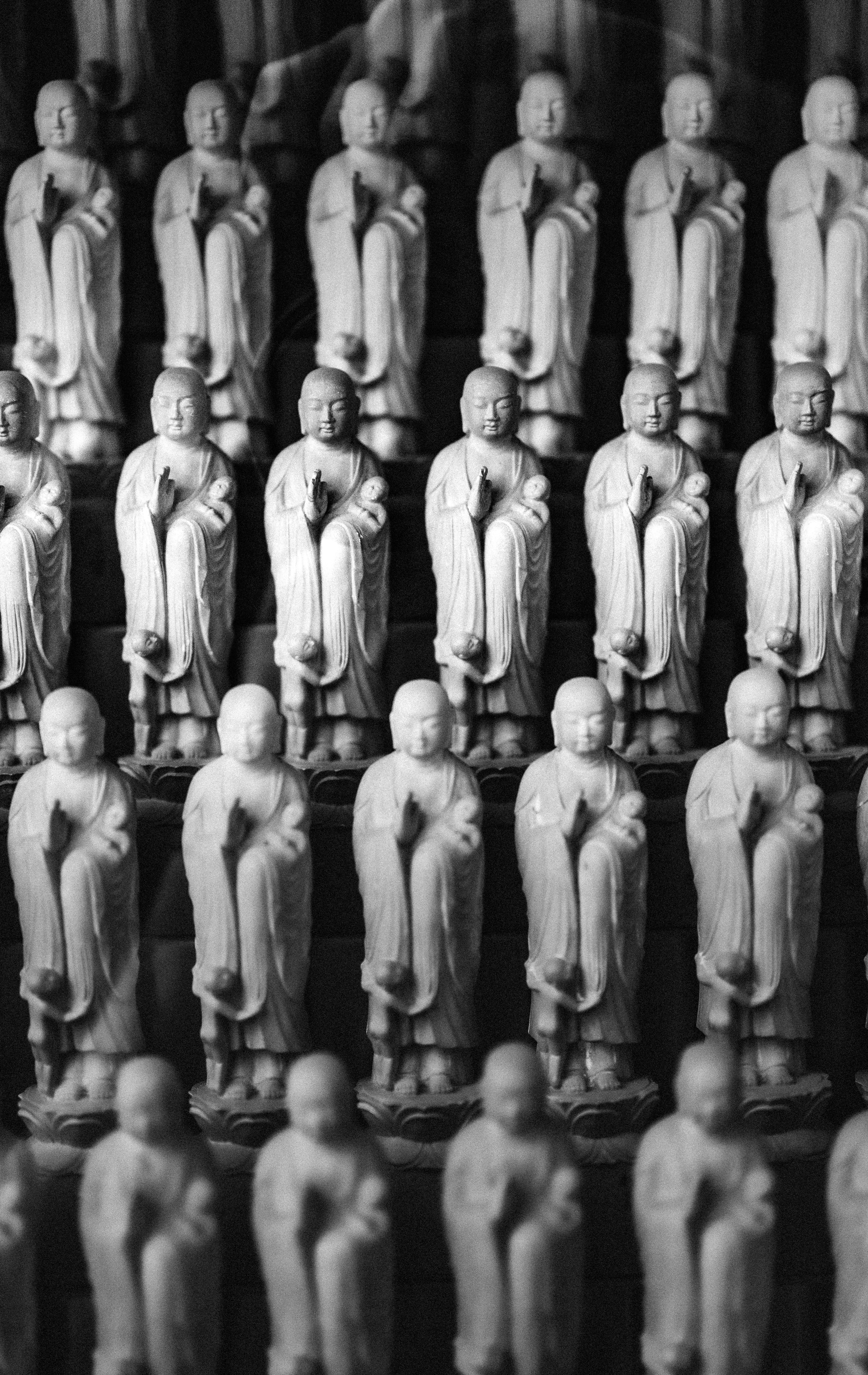 Rows of identical stone buddhist statues