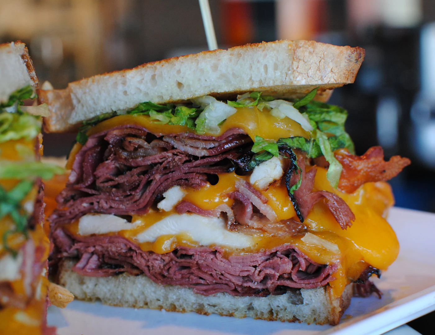 Pulled Pork Original — carne de porc gătită lent, cheddar, mozzarella