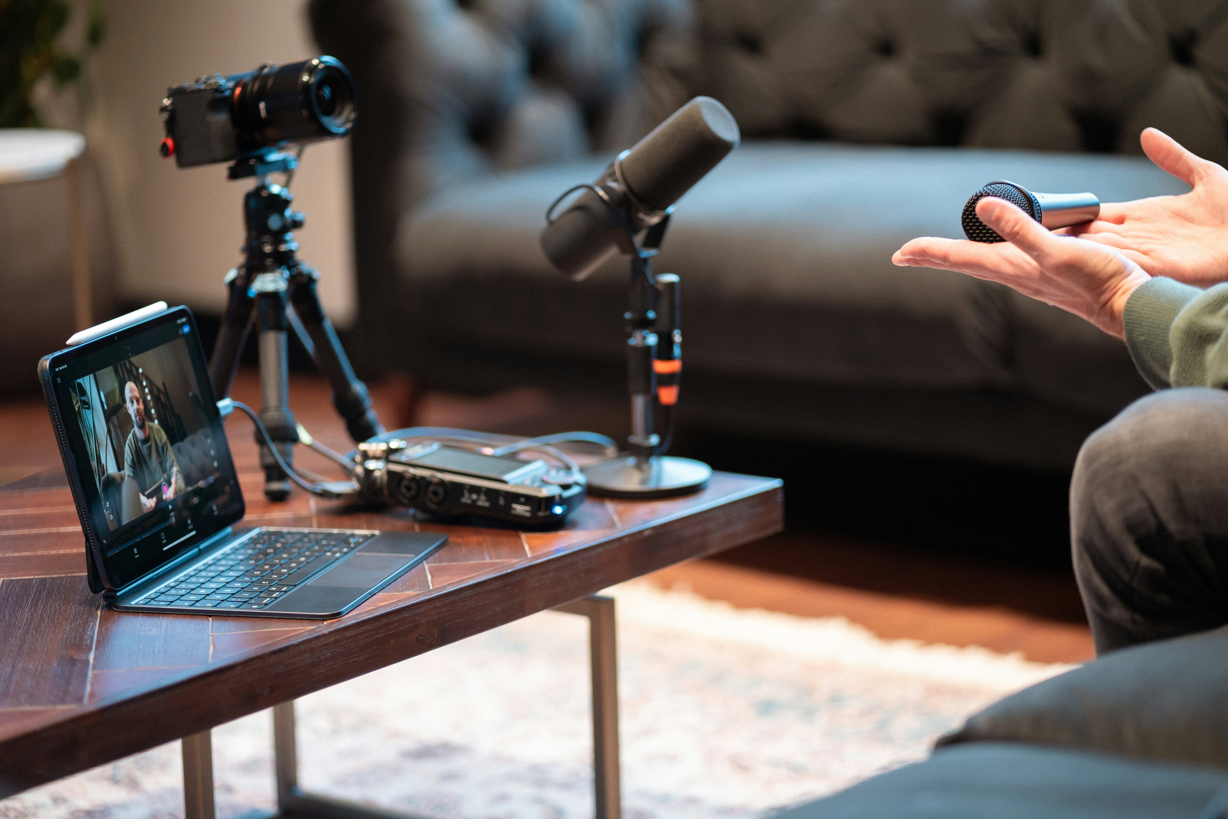 Ditching the Middleman: Why Independent Creators Are Thriving Without the Big Platforms