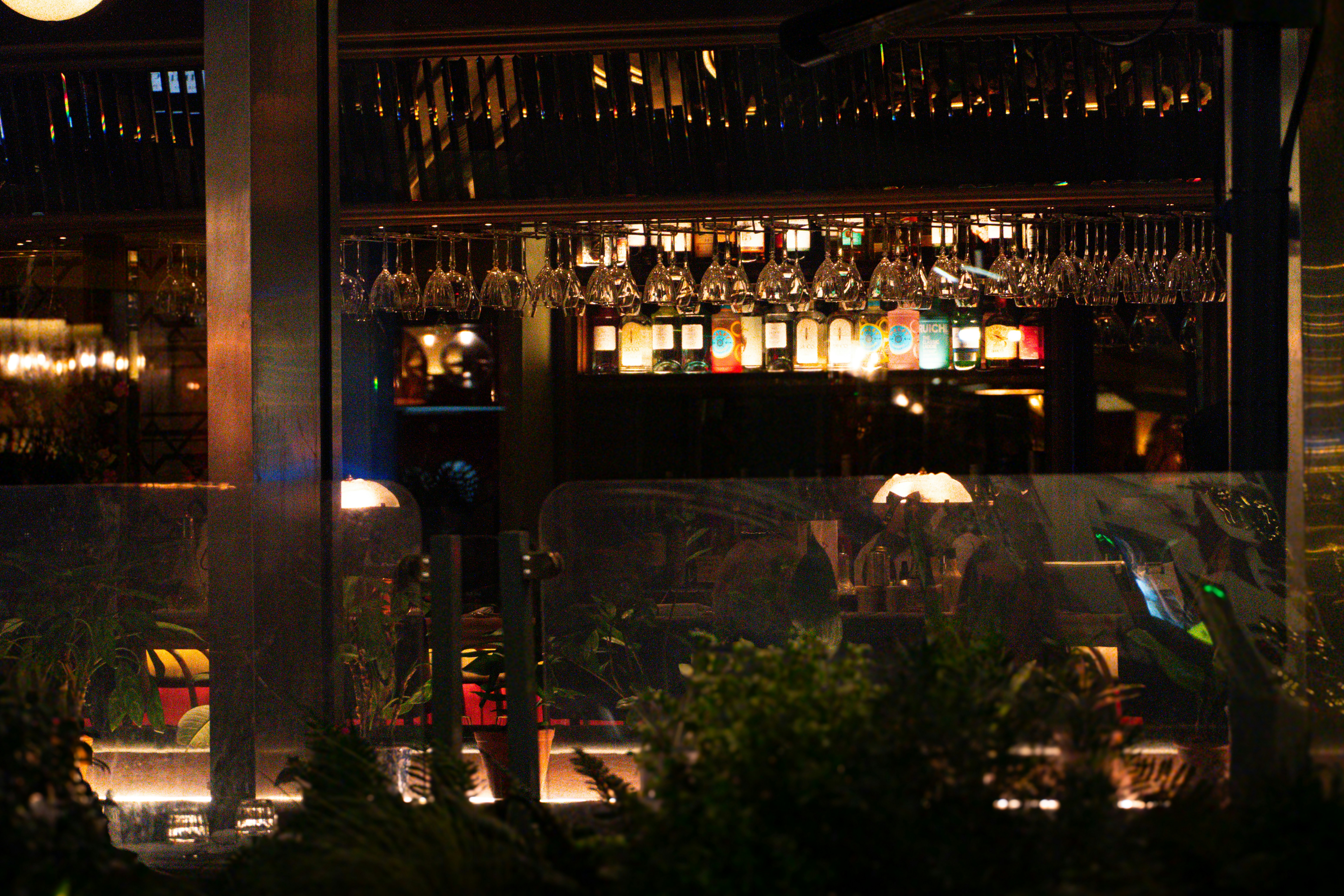 cocktail hour ambiance, wallpaper, Host a Stylish Cocktail Hour: Guide & Ideas 3