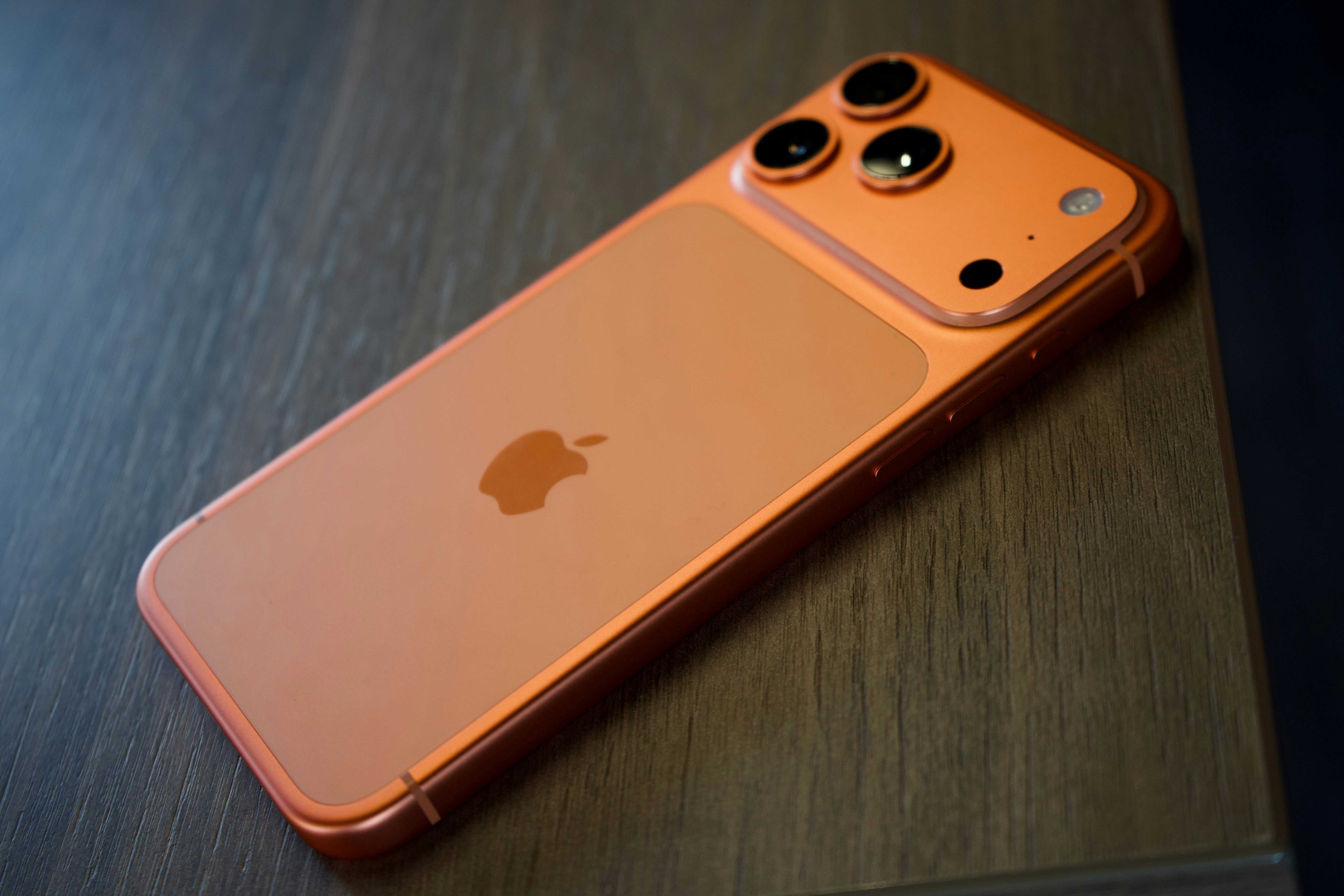 iPhone 17 Pro Max cosmic orange