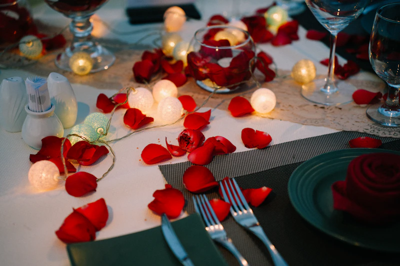Romantic candlelit table for an unforgettable sugar date