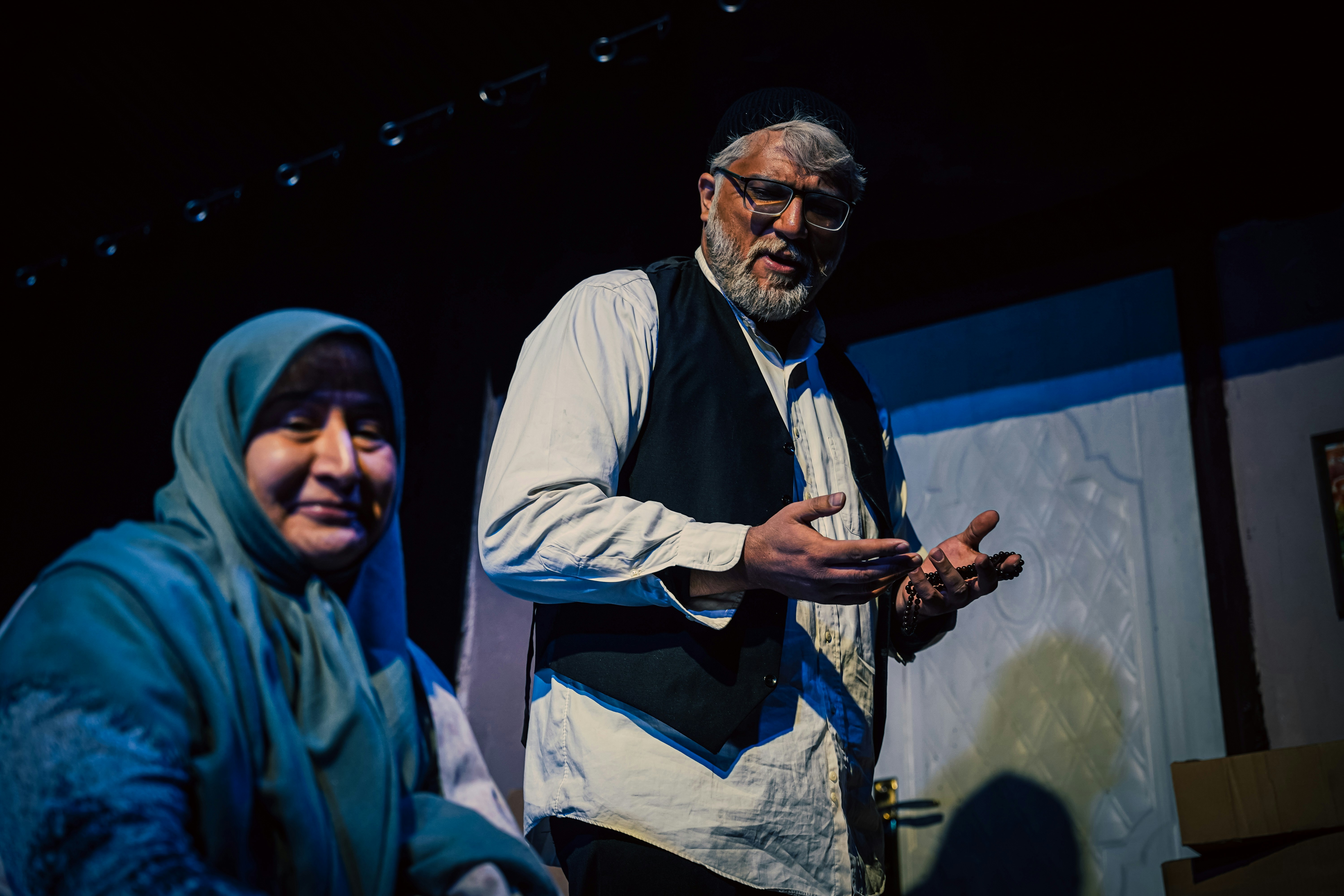 Storyteller captivant son audience avec des récits engageants