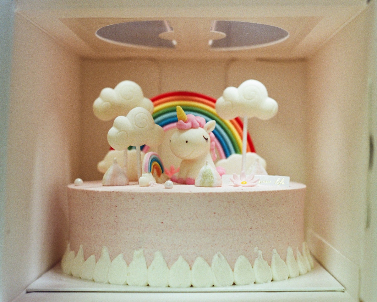 How Can I Let My Child Decorate Their Own Messy Birthday Cake?
