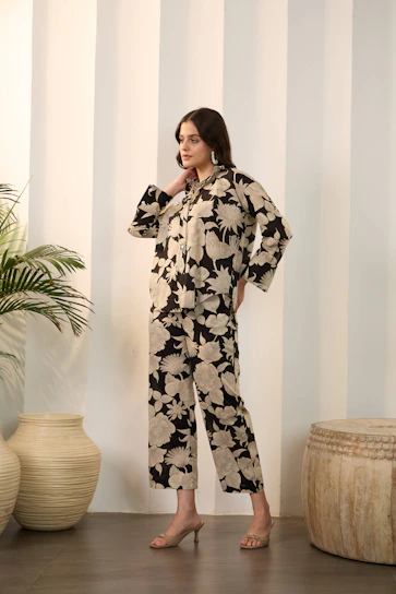 LOOKOFME casual wear outfit featuring comfortable everyday fashion for men and women in Pakistan