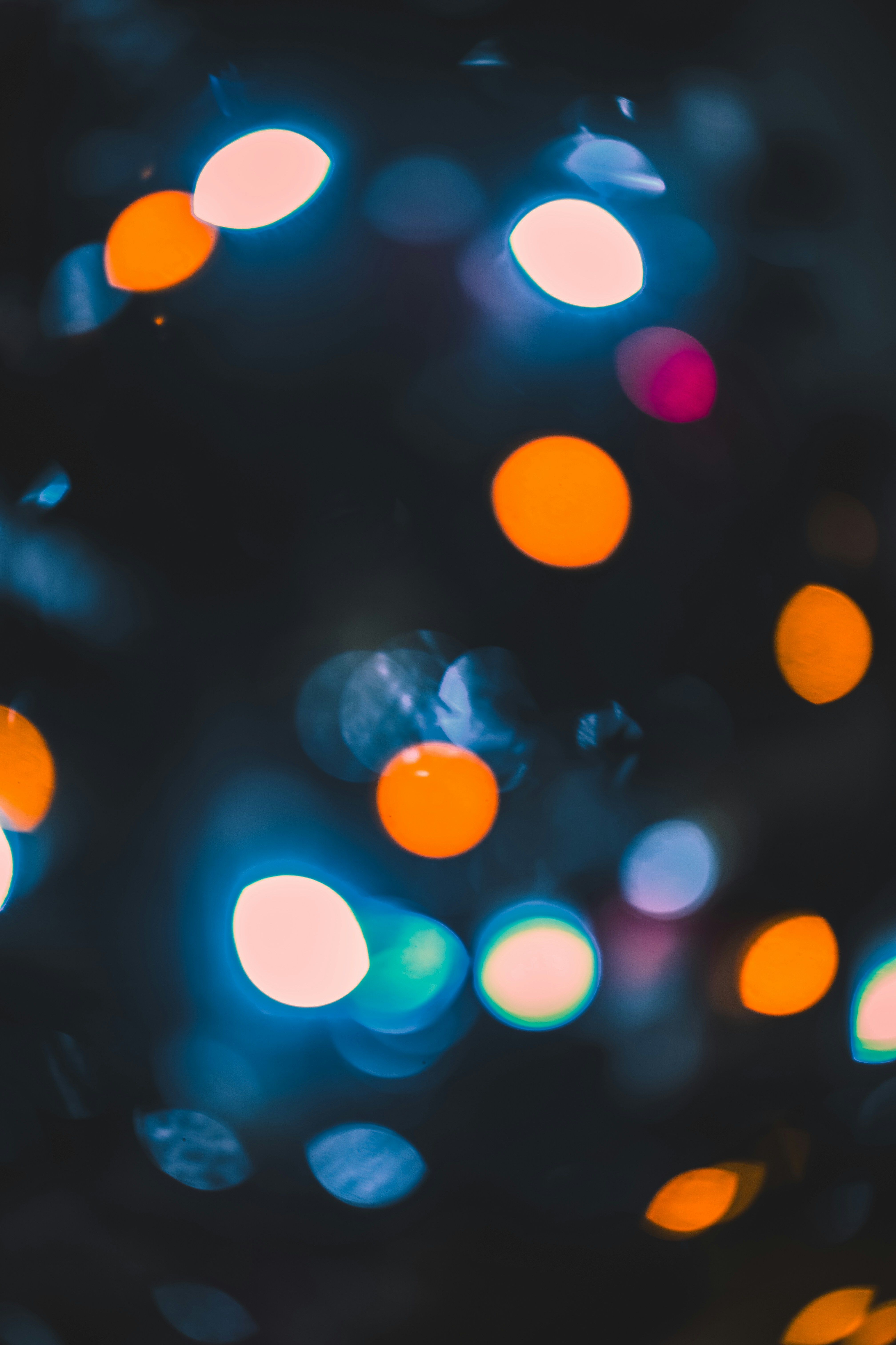 Blurred colorful lights on a dark background. photo – Free Christmas Image  on Unsplash, image size:3000x4500