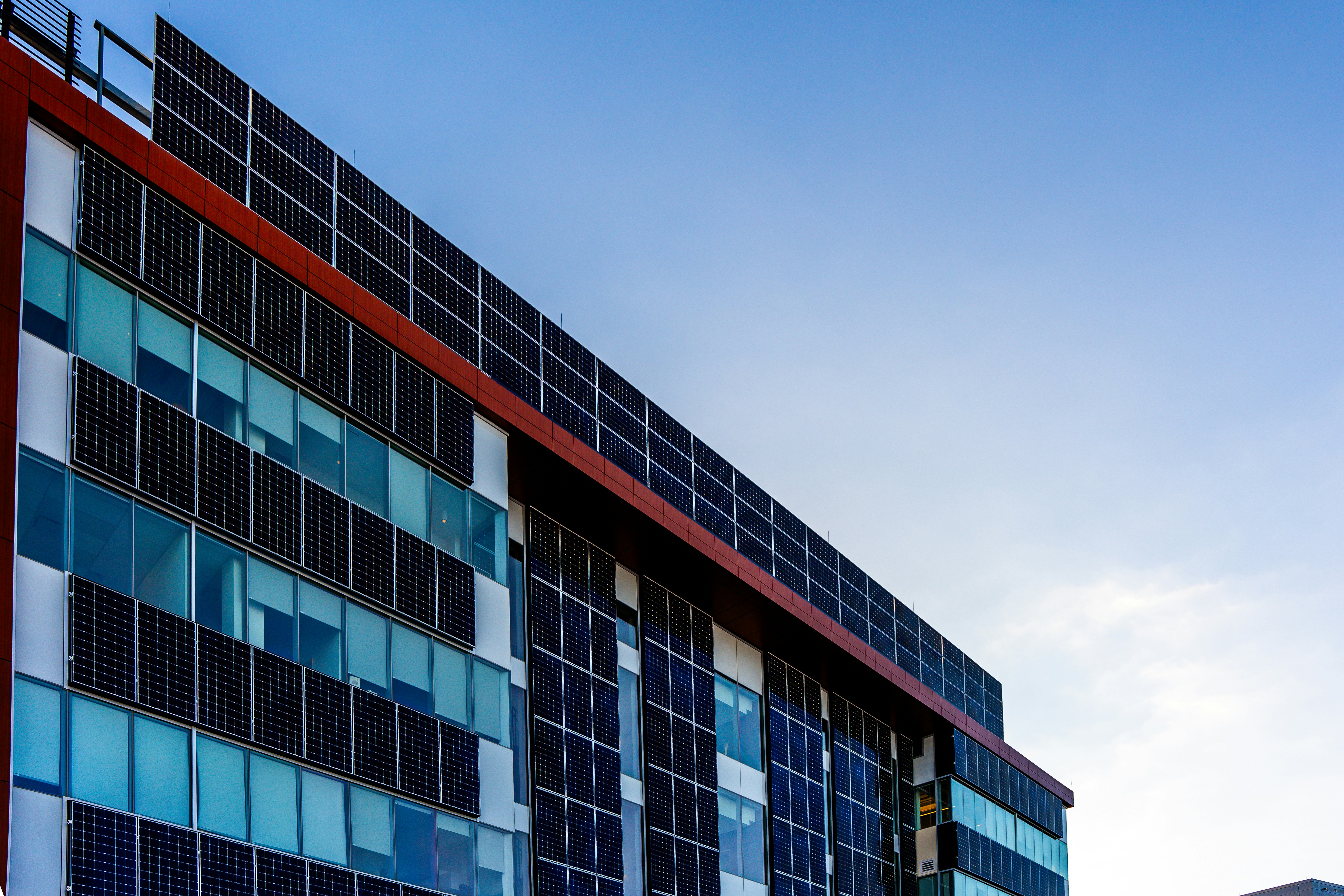 2025年电力行业再创历史新高：技术创新与政策驱动下的发展亮点-中电数媒-数字电网新门户