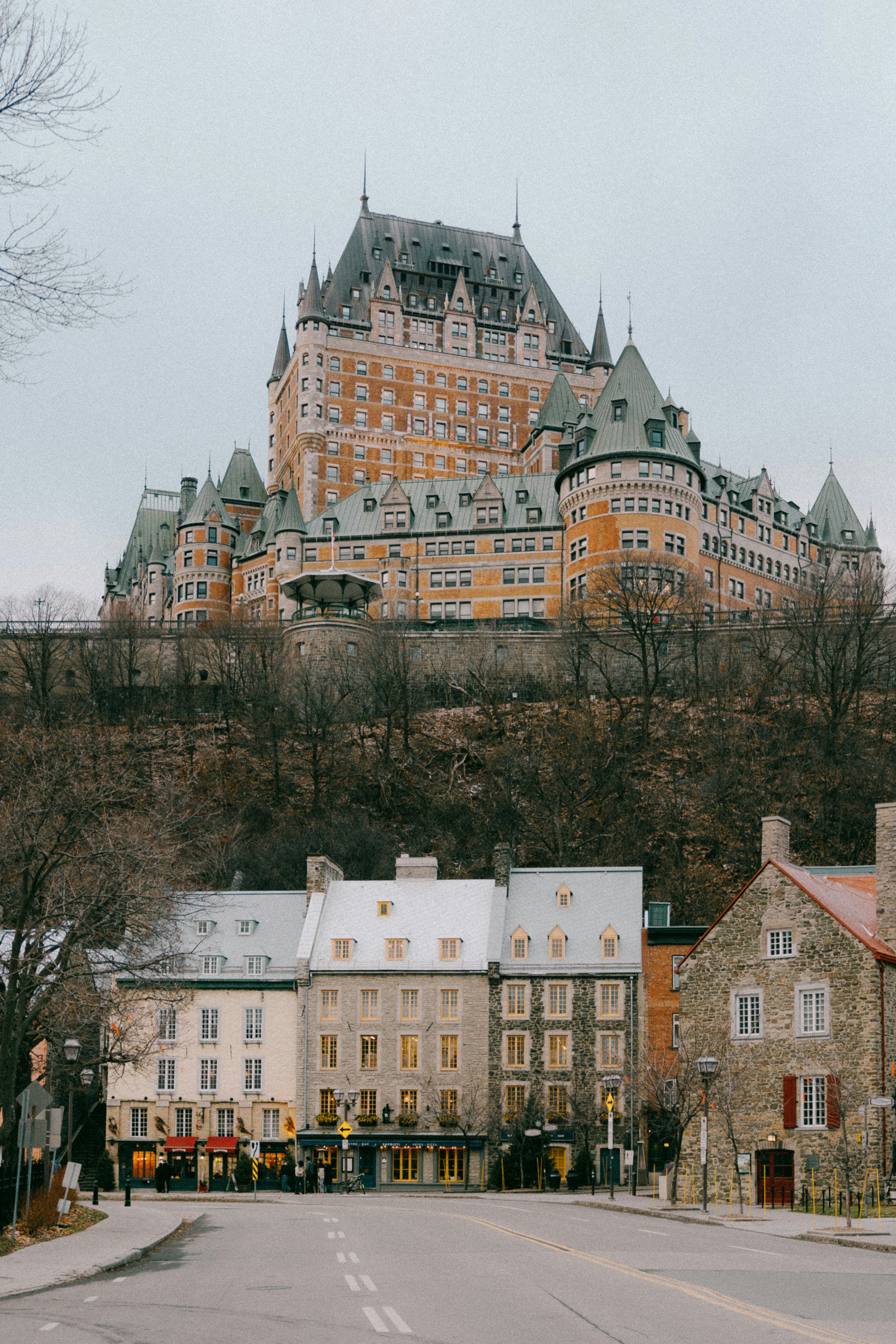Fairmont le château frontenac hotel overlooking quebec city