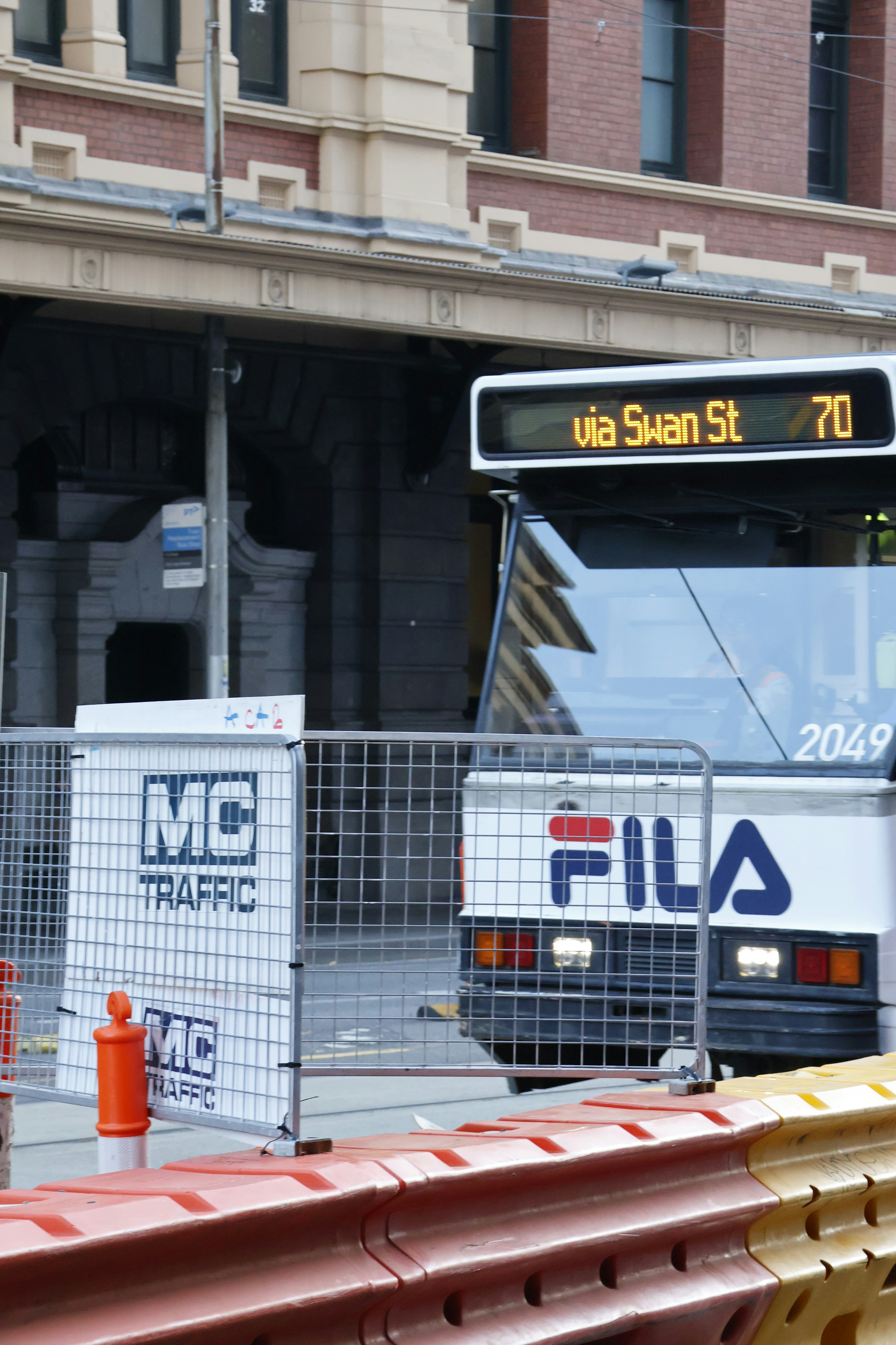 Autobús con destino vía Swan Street 70