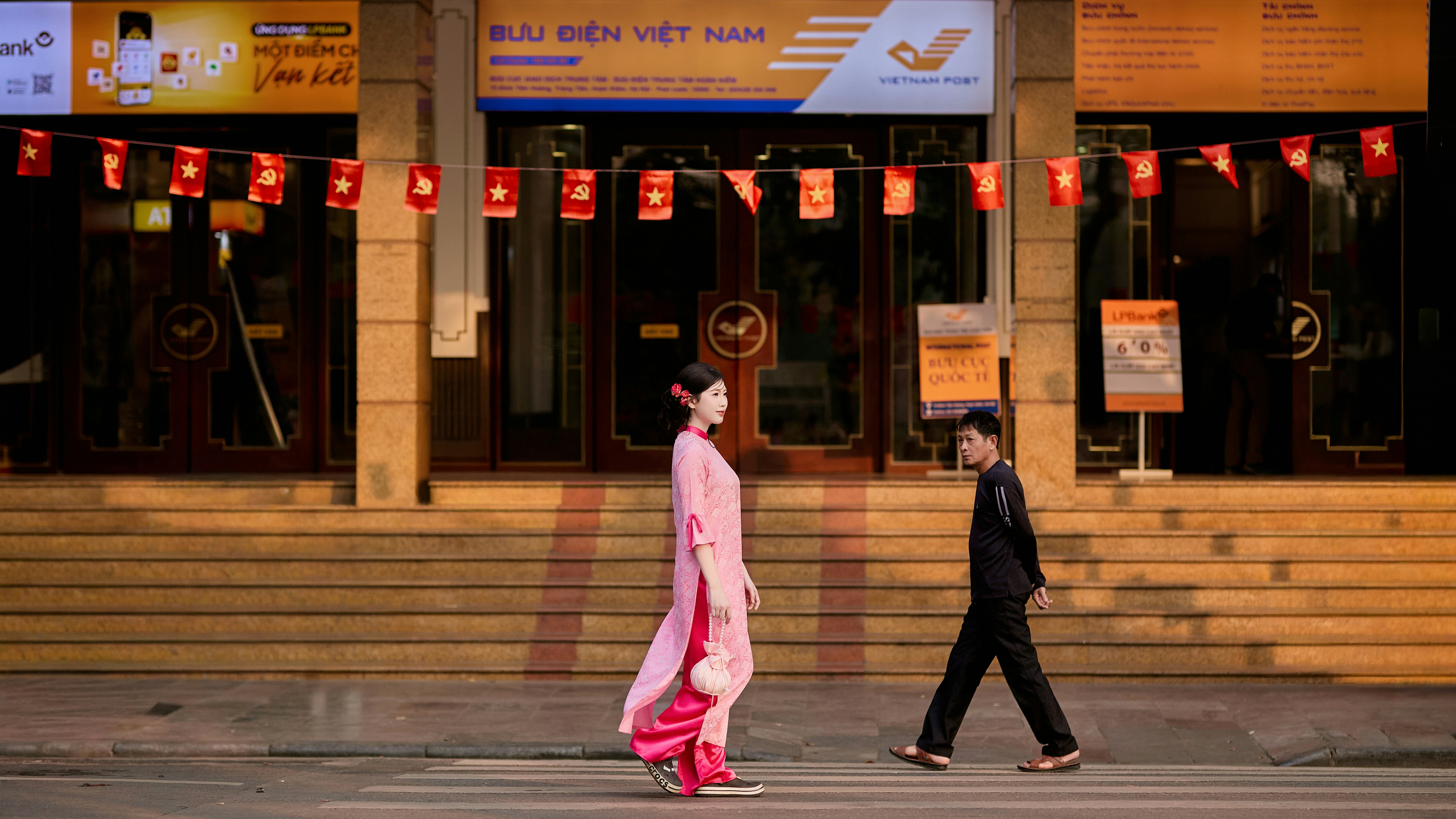 Man and woman walk past a post office building. photo – Free Fashion ...