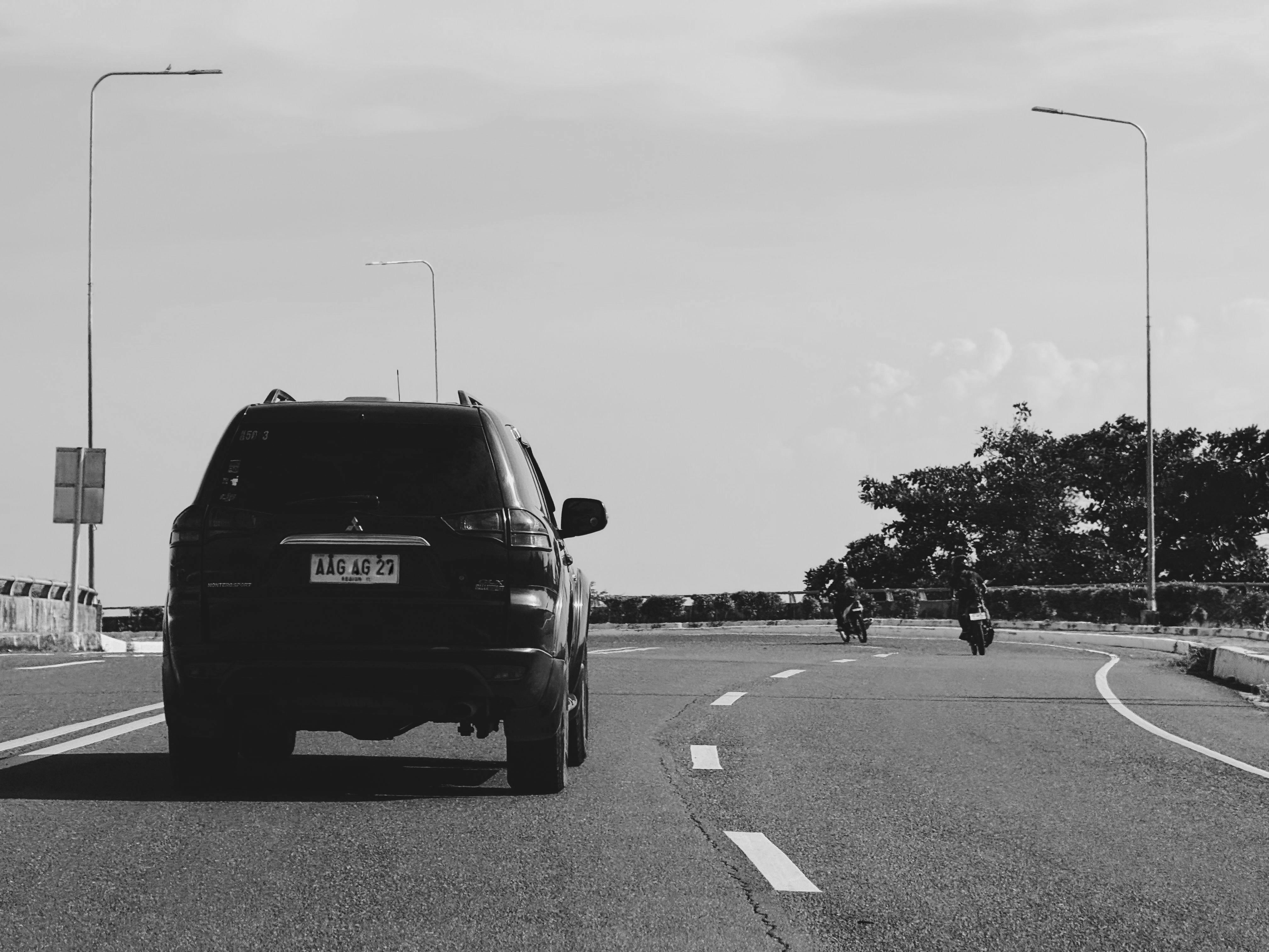 driver braking on highway with vibration symptom