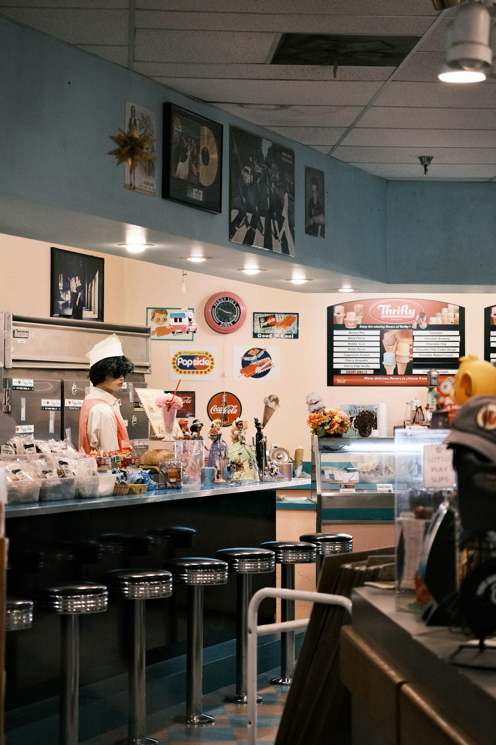 Counter seats and coffee that keeps coming