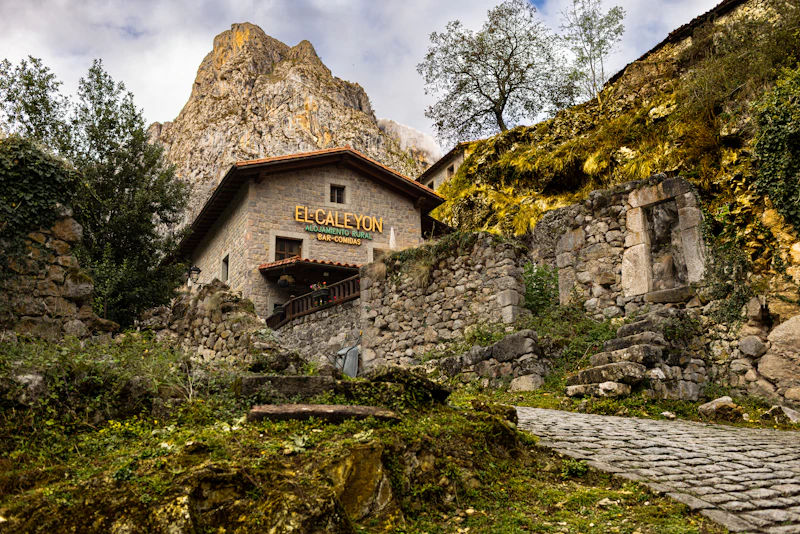 Alojamiento rural de piedra en entorno de alta montaña