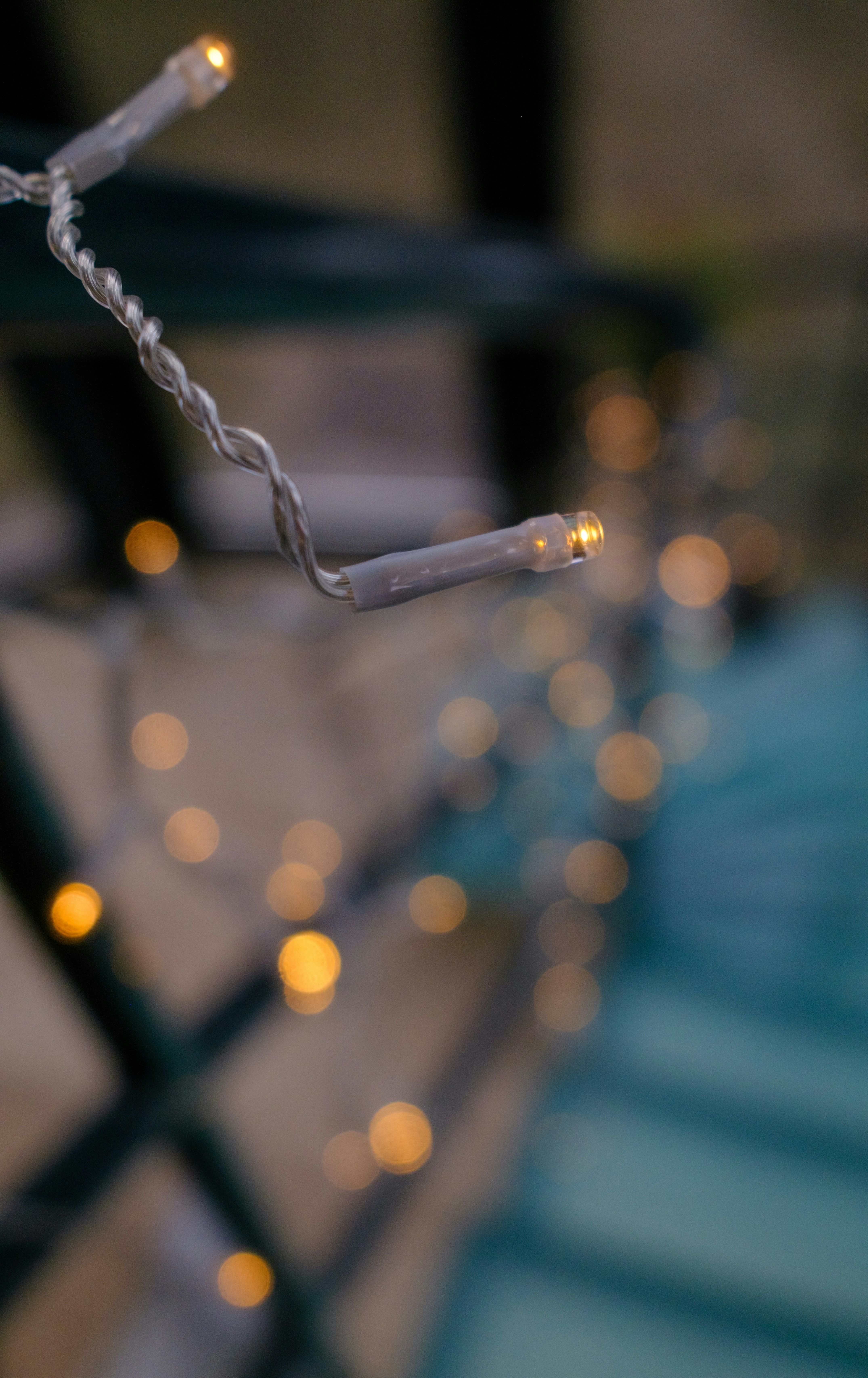 Primer plano de luces de hadas con efecto bokeh