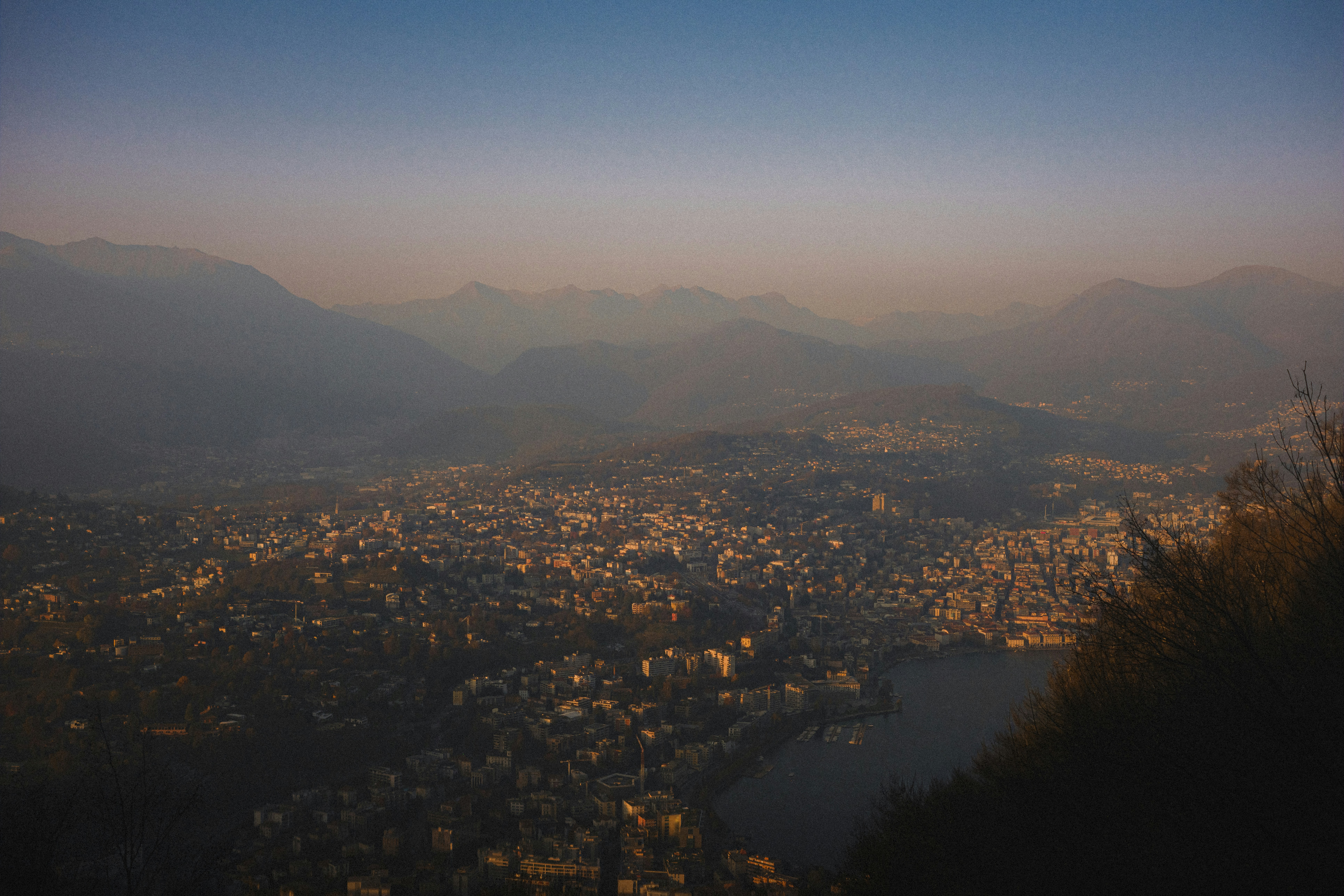 Photo by throughalekslens