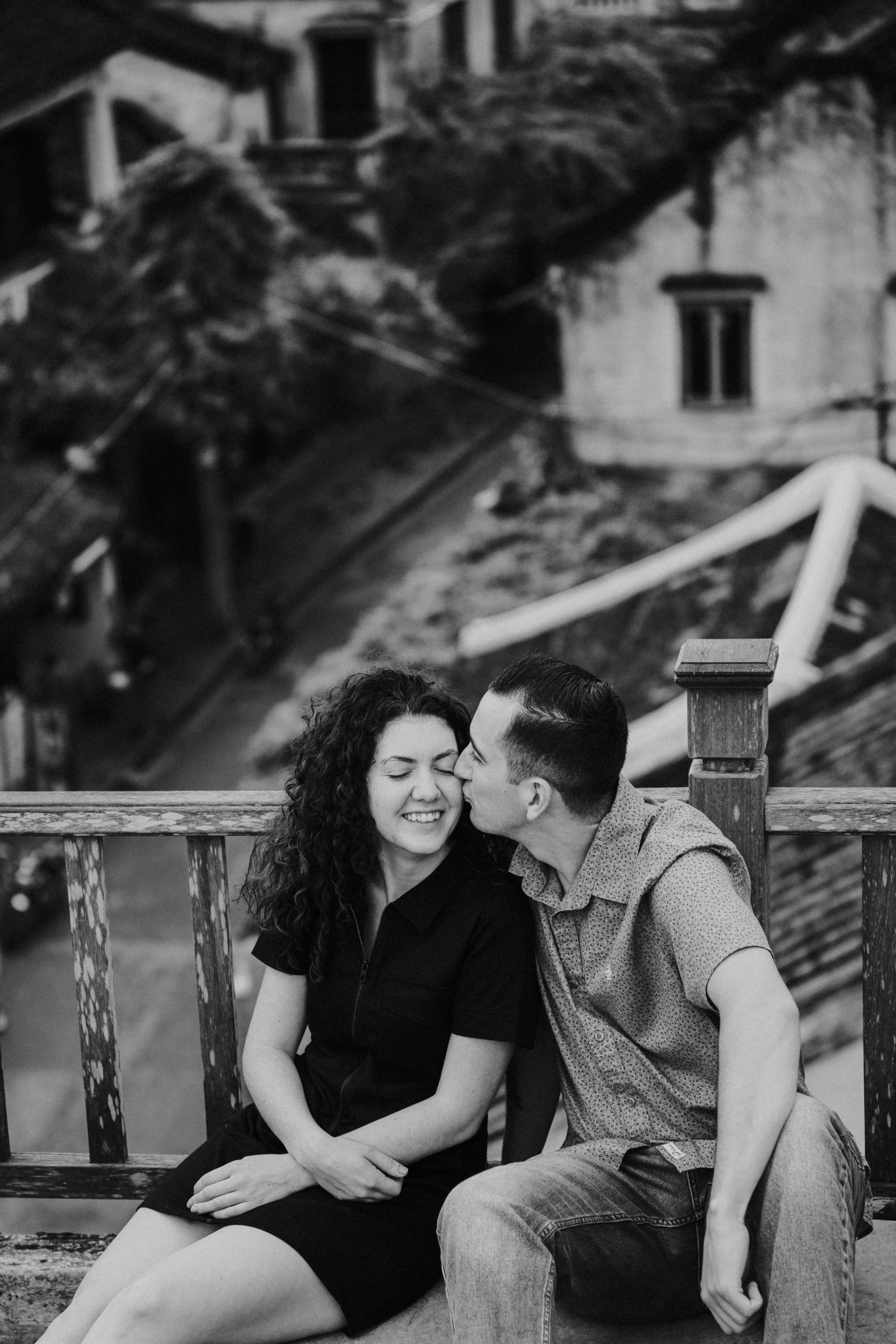 Wedding couple portrait, romantic, ilustrasi artikel Cherish Every Moment: 10 Must-Have Wedding Photos for Your Dream Album 6