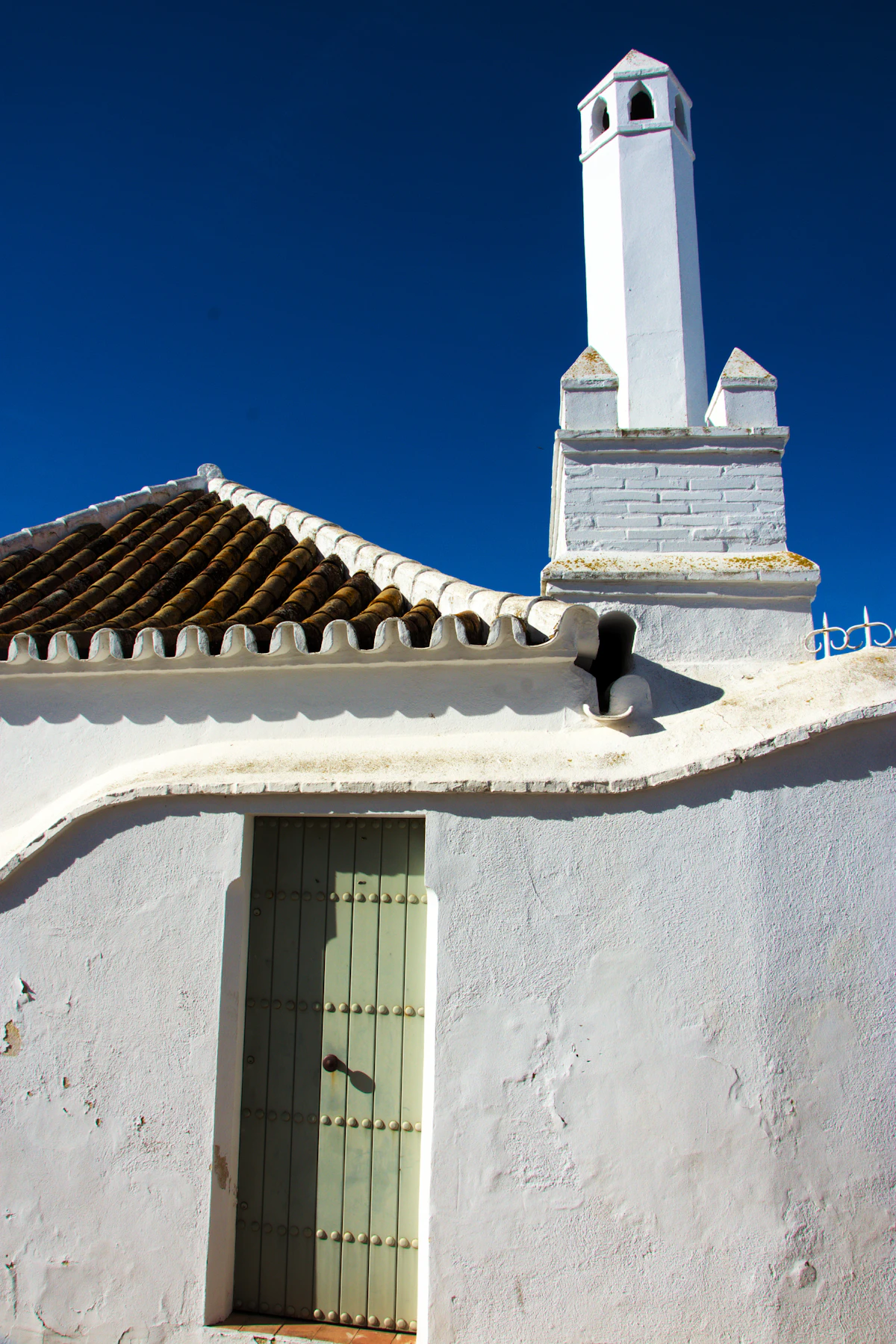 Whitewashed Andalusian farmhouse with tile roof