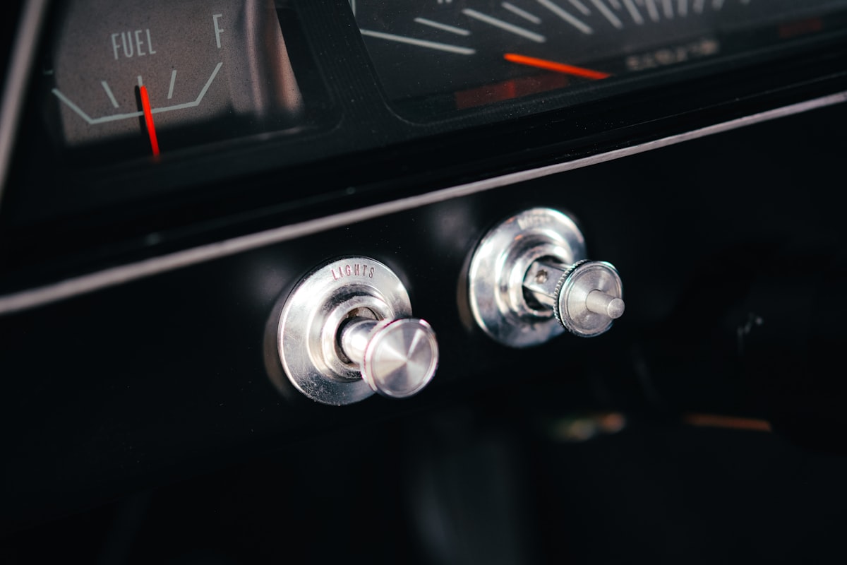 Скільки можна їздити на запасі після загоряння лампочки бензину