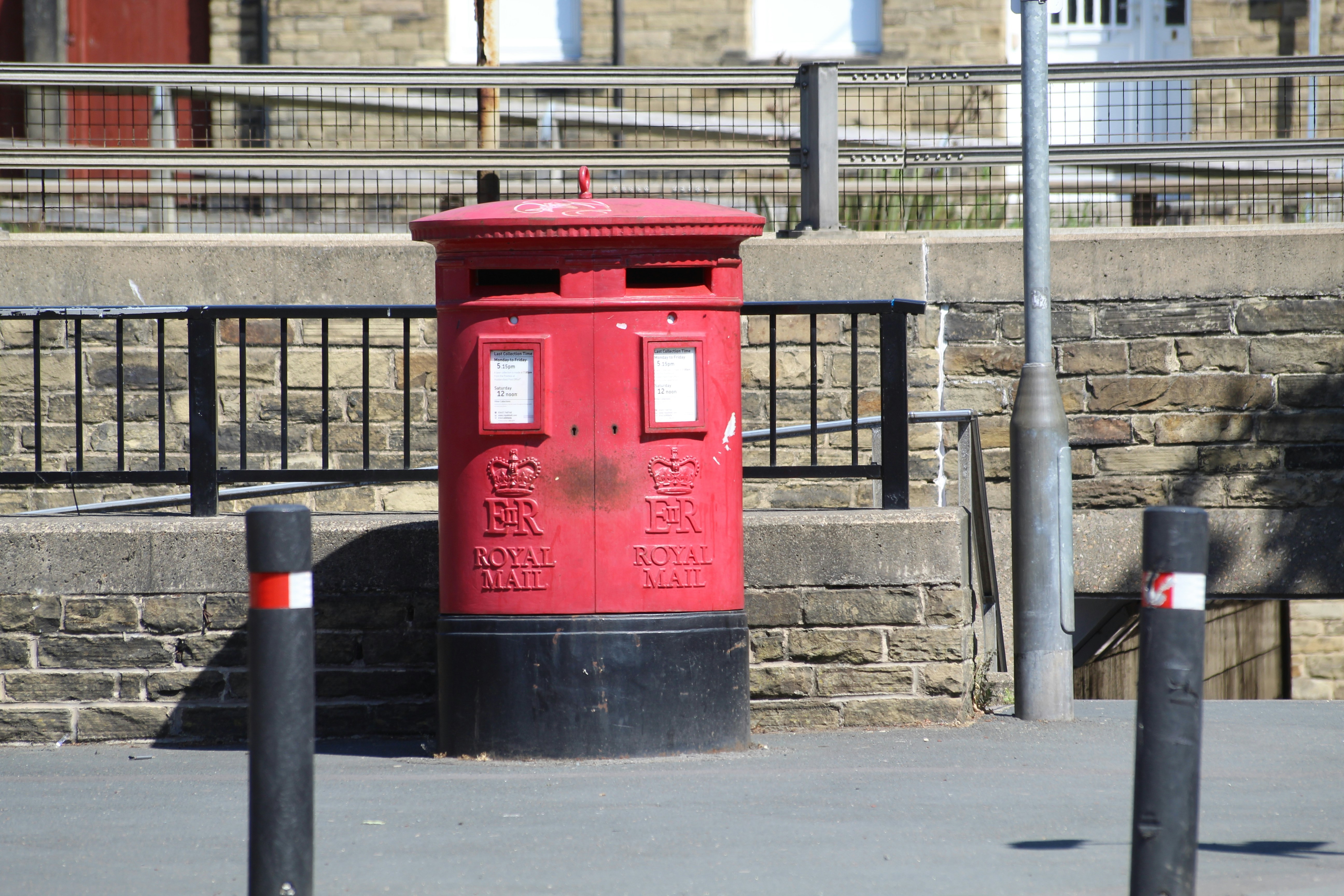 קרטונים וציוד למעבר דירה מסודר