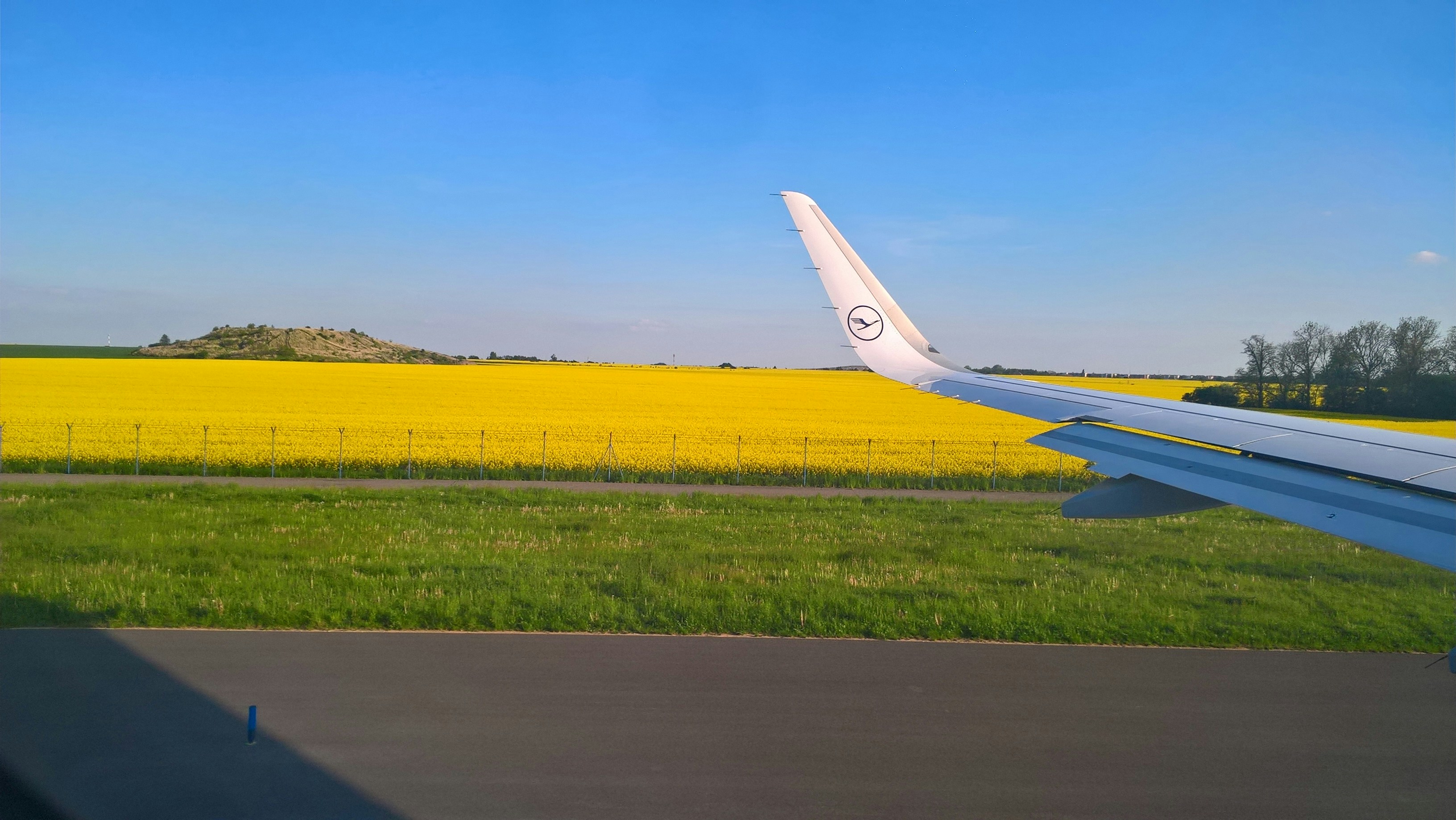 Lufthansa Keeps Outlook as Costs Hit Workers