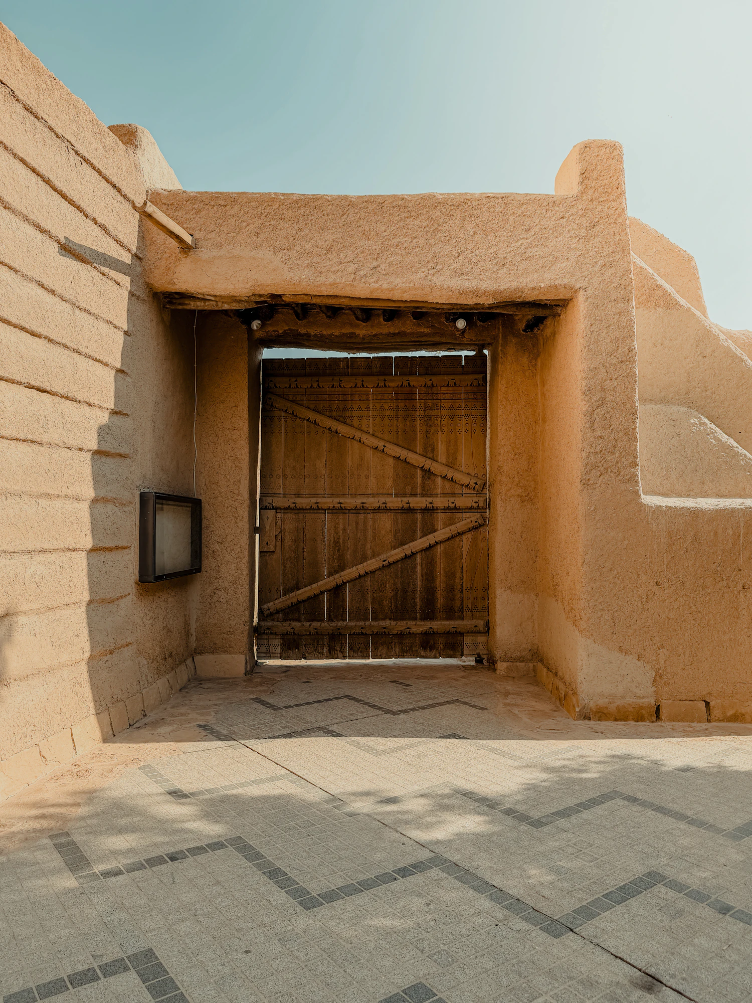 Courtyard residence, setting