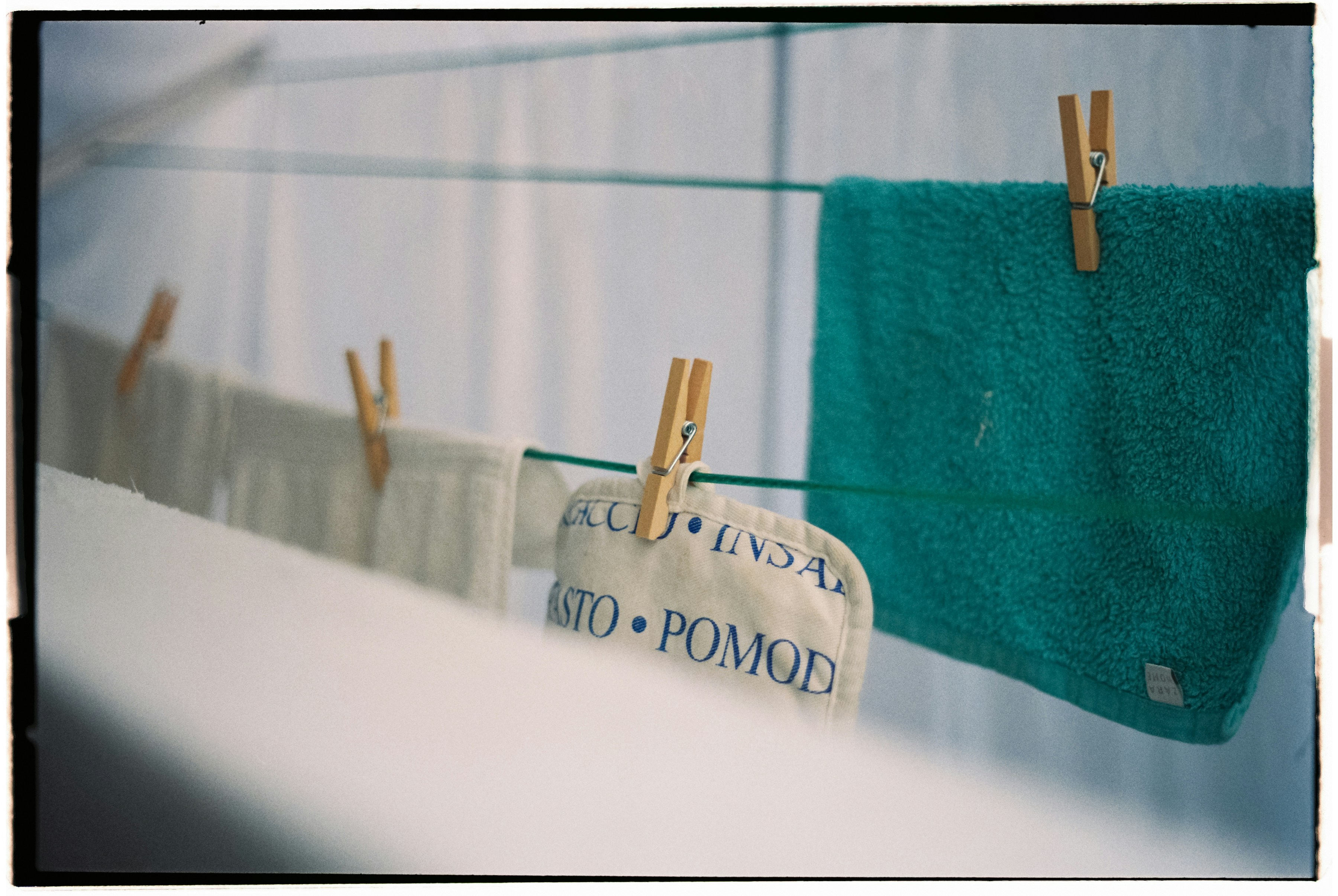 Verschil tussen wasverzachter en wasparfum – Wat is het verschil tussen wasparfum, waskorrels en wasverzachter?