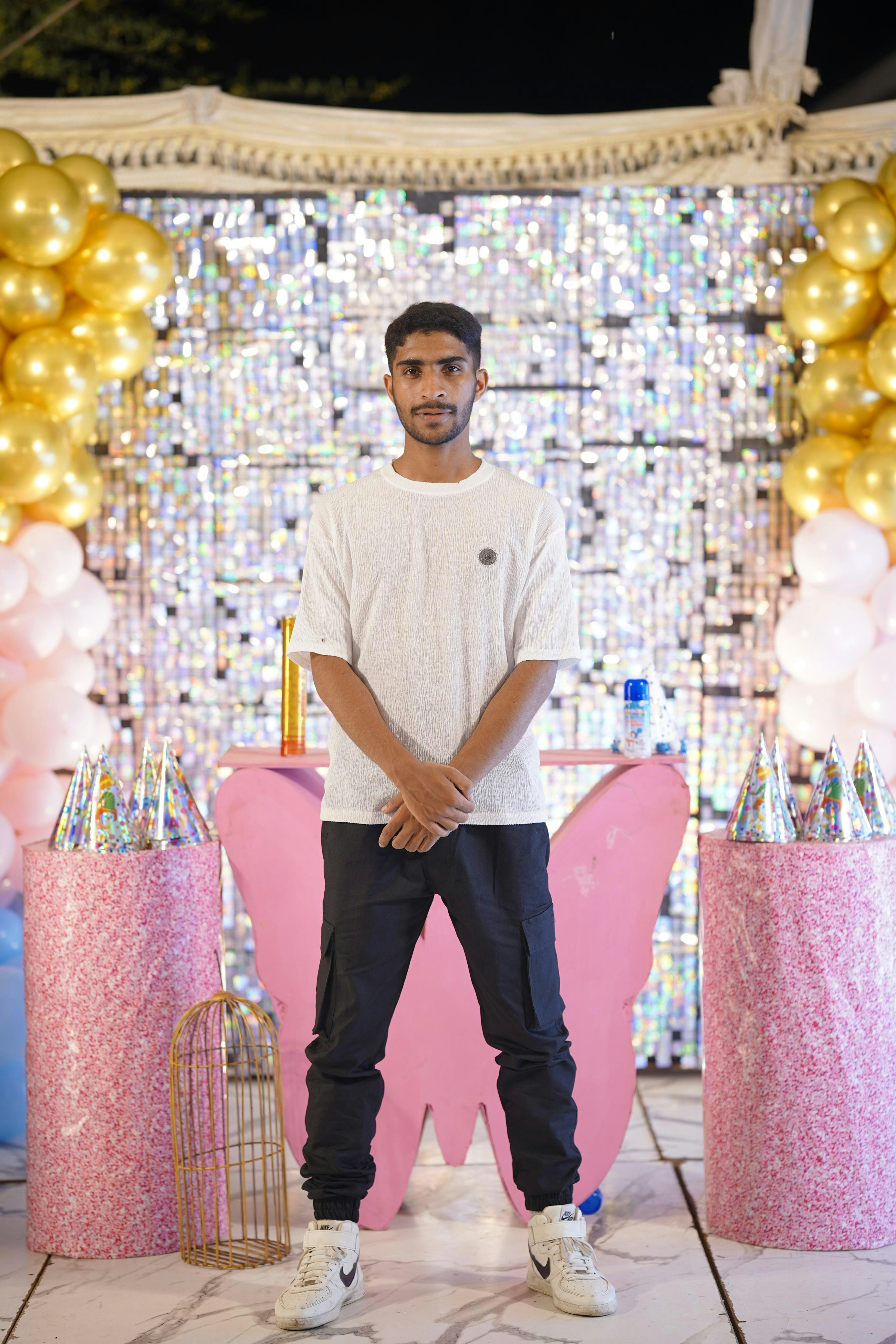 modern party wallpaper, wallpaper, Silent Disco: A Modern Reception Idea 4