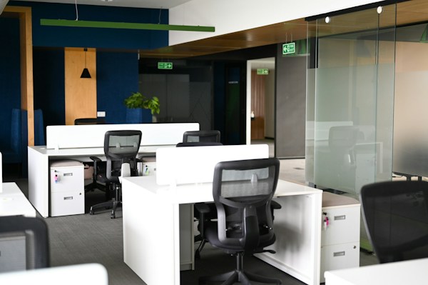 Client arriving at the Transform With VIP studio entrance in the Dulles Corridor