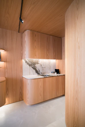 Modern wooden kitchen with marble backsplash