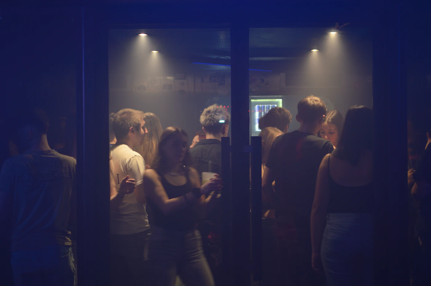 Smoky club crowd