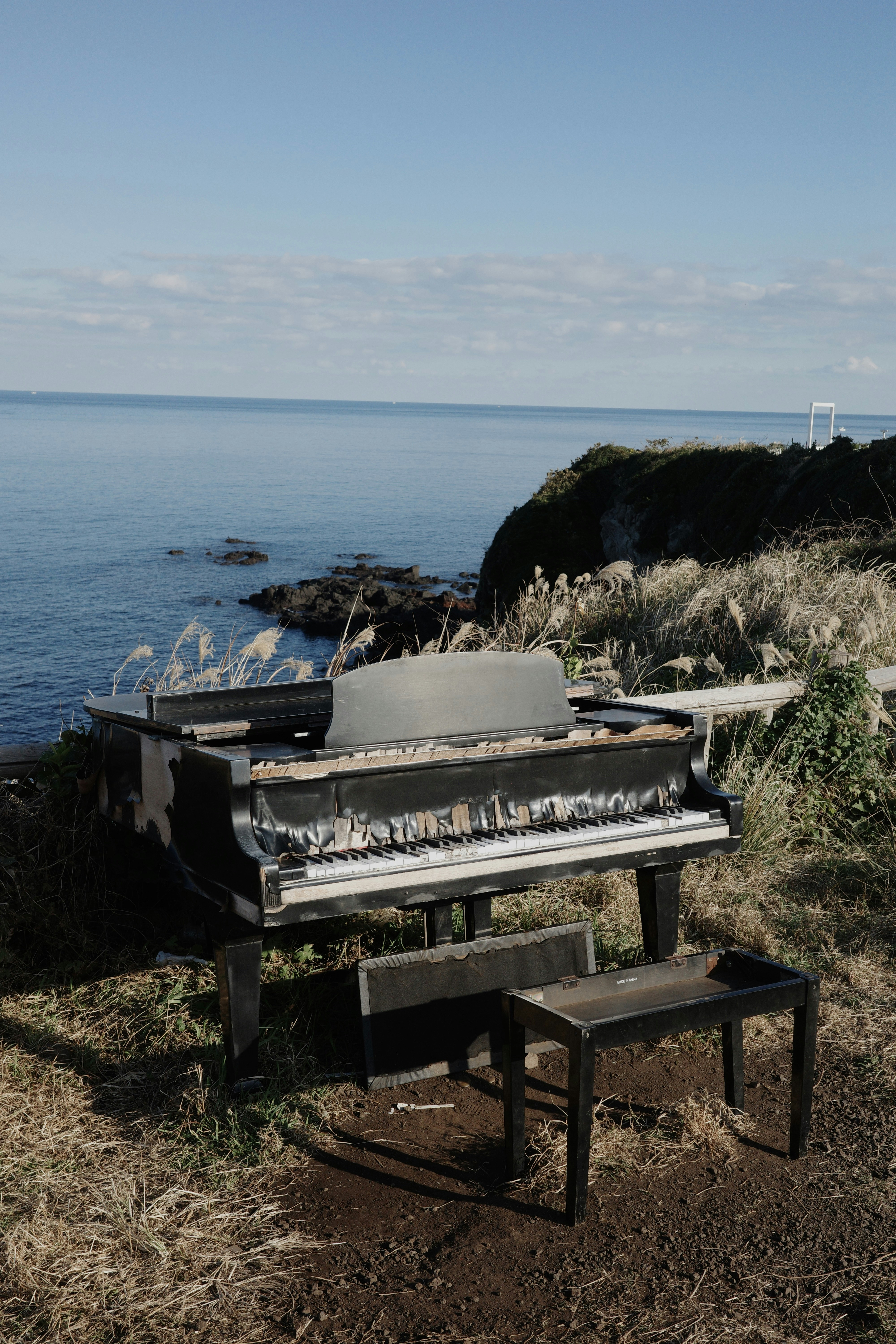 Abandoned piano by the sea